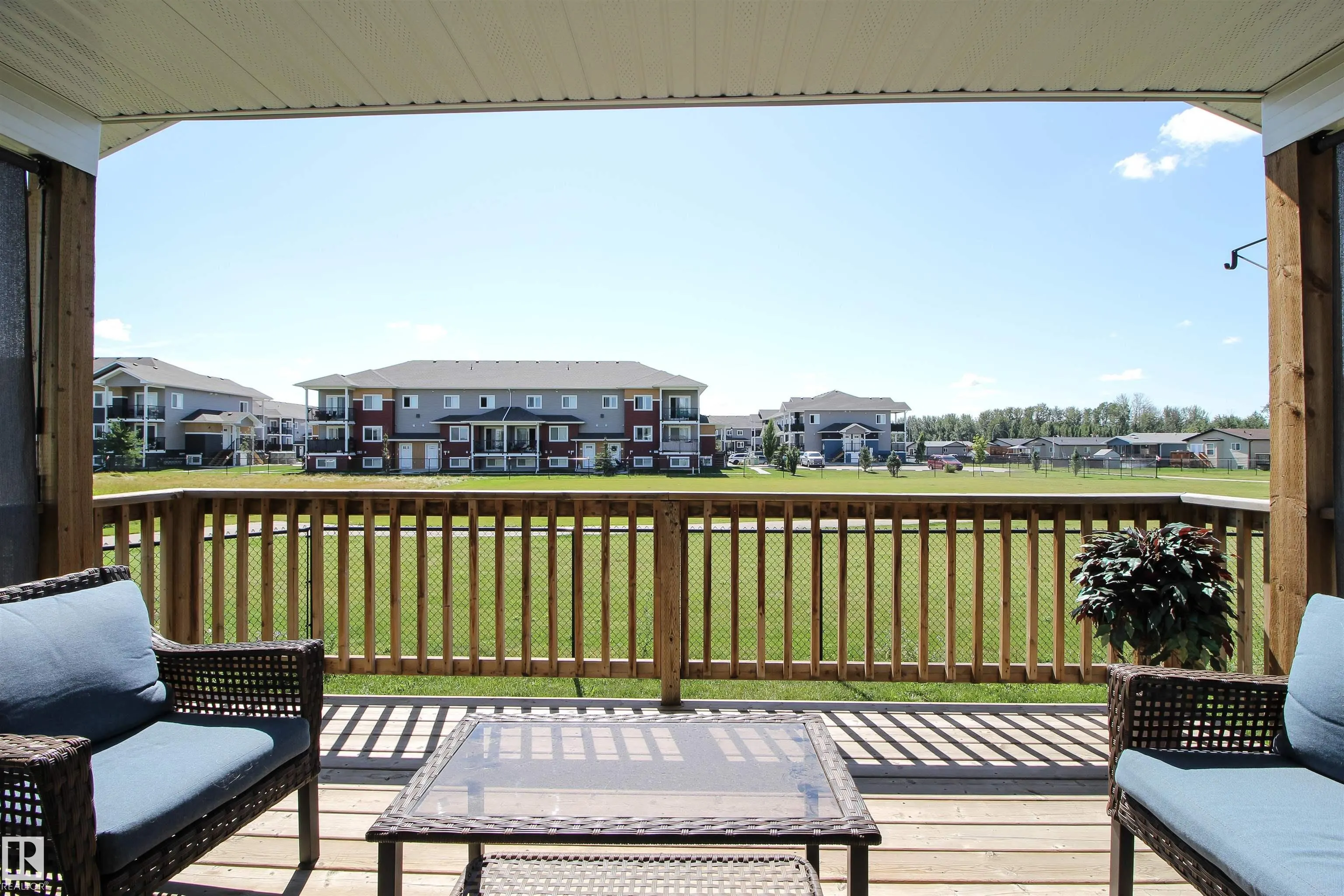 42 SUN MEADOWS Close