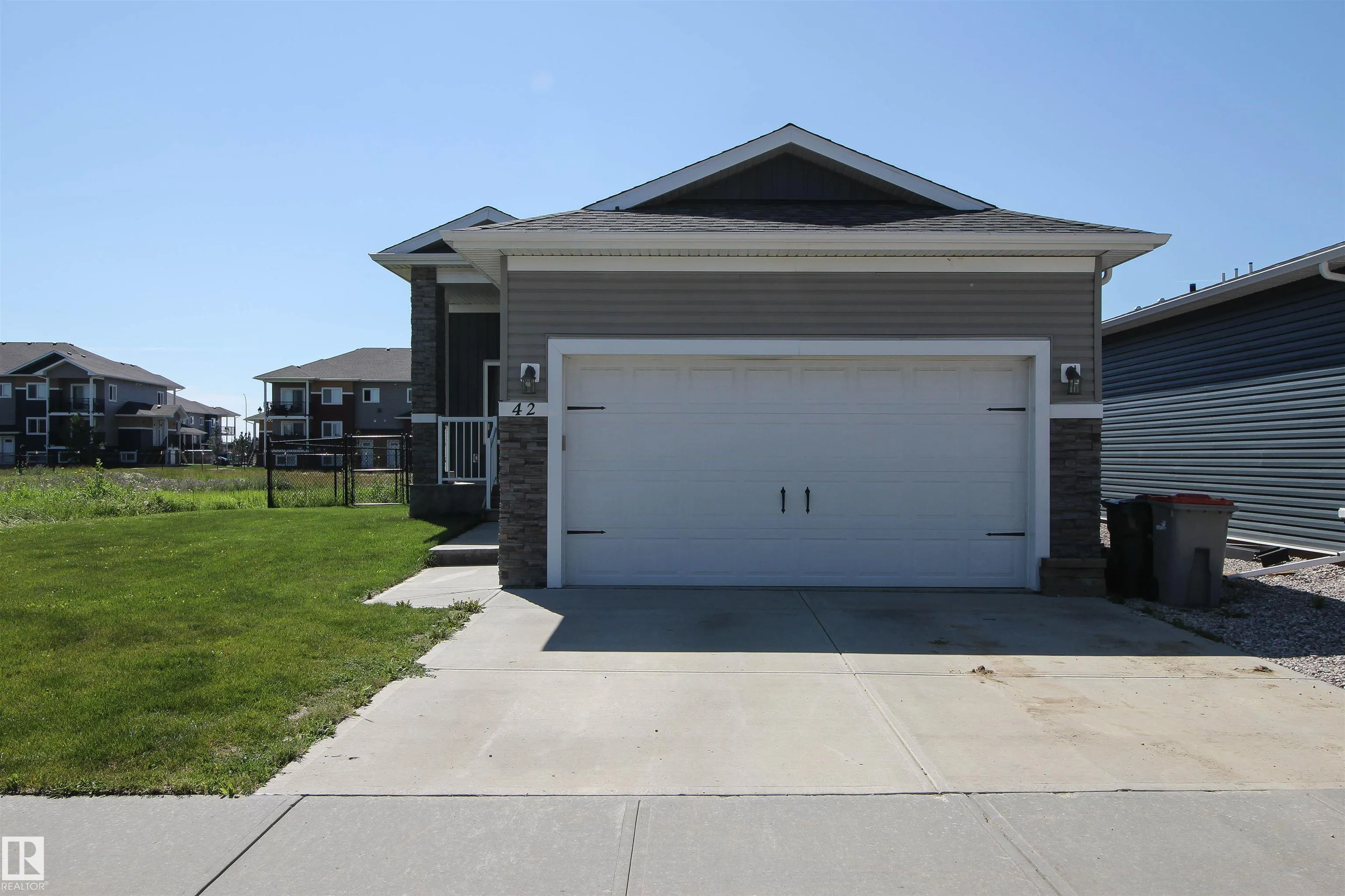 42 SUN MEADOWS Close