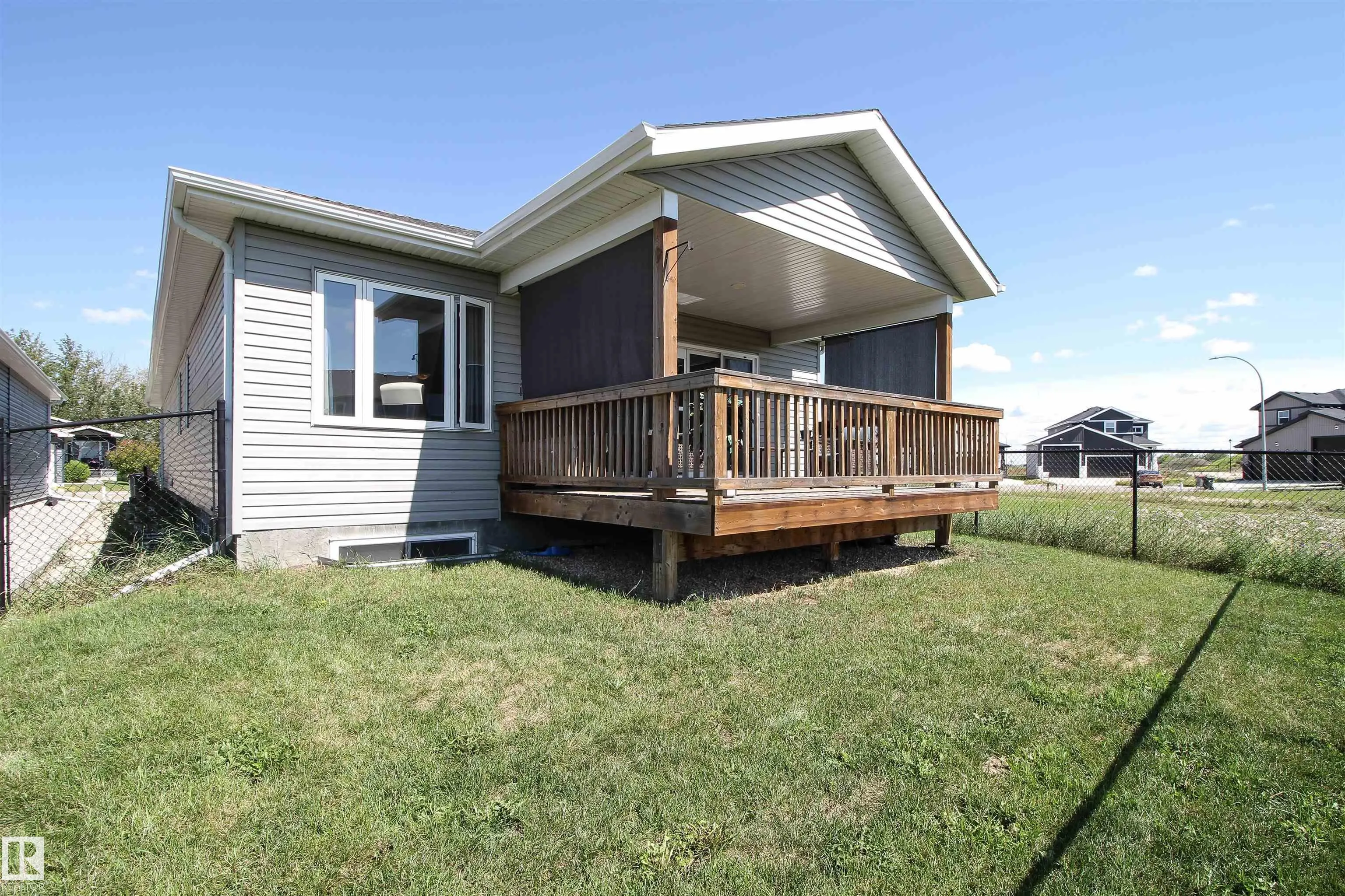 42 SUN MEADOWS Close
