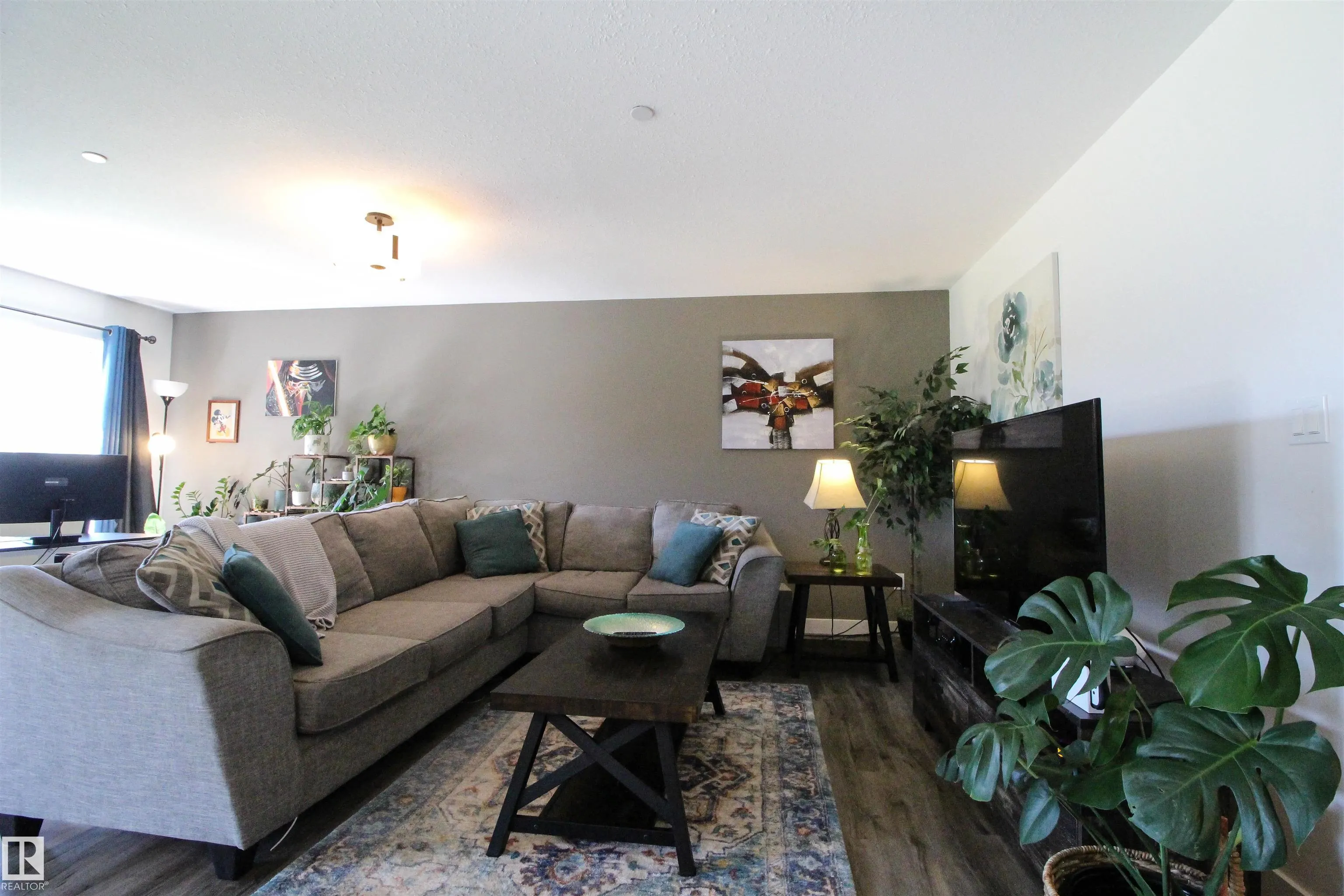 42 SUN MEADOWS Close
