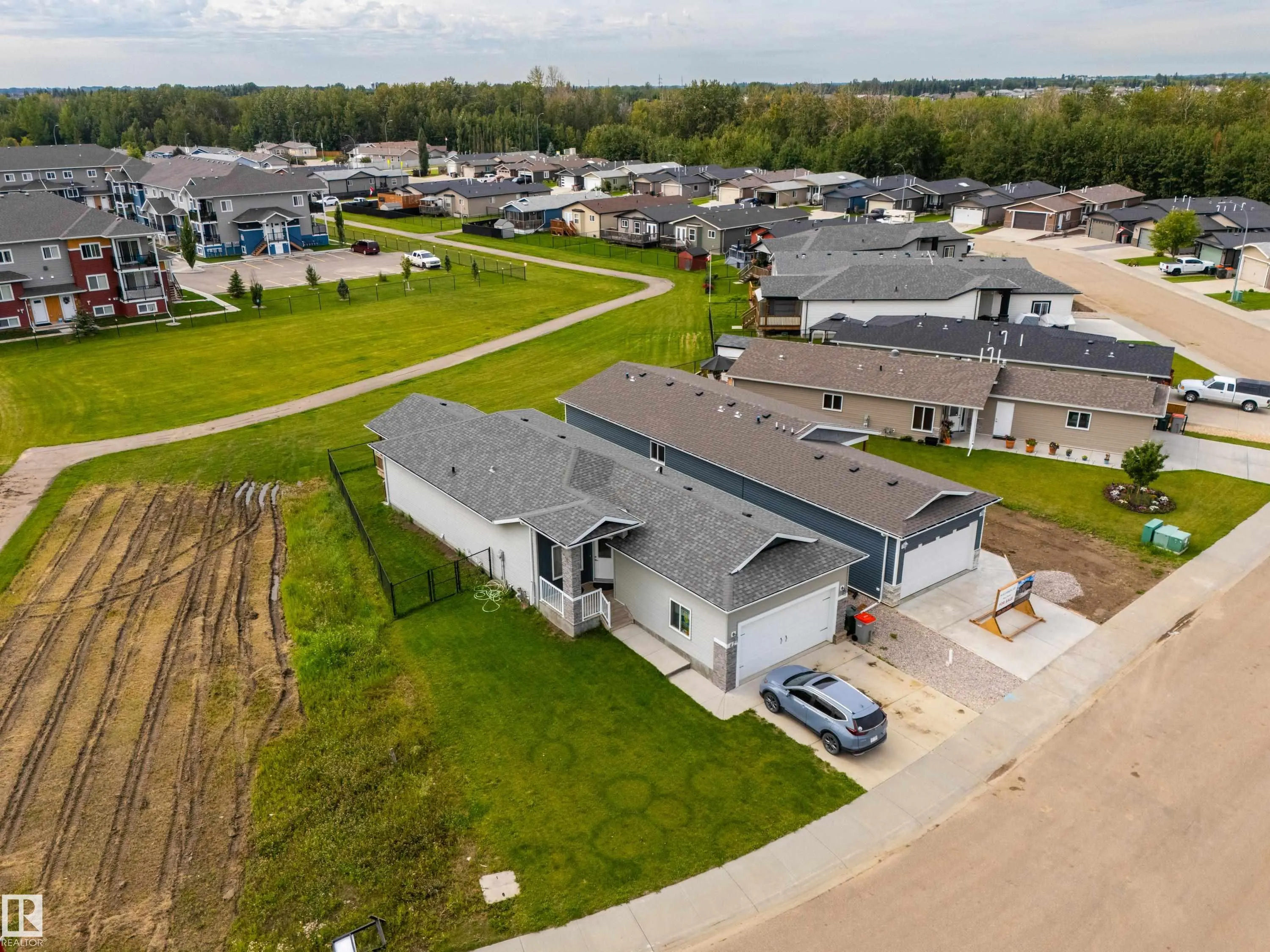 42 SUN MEADOWS Close
