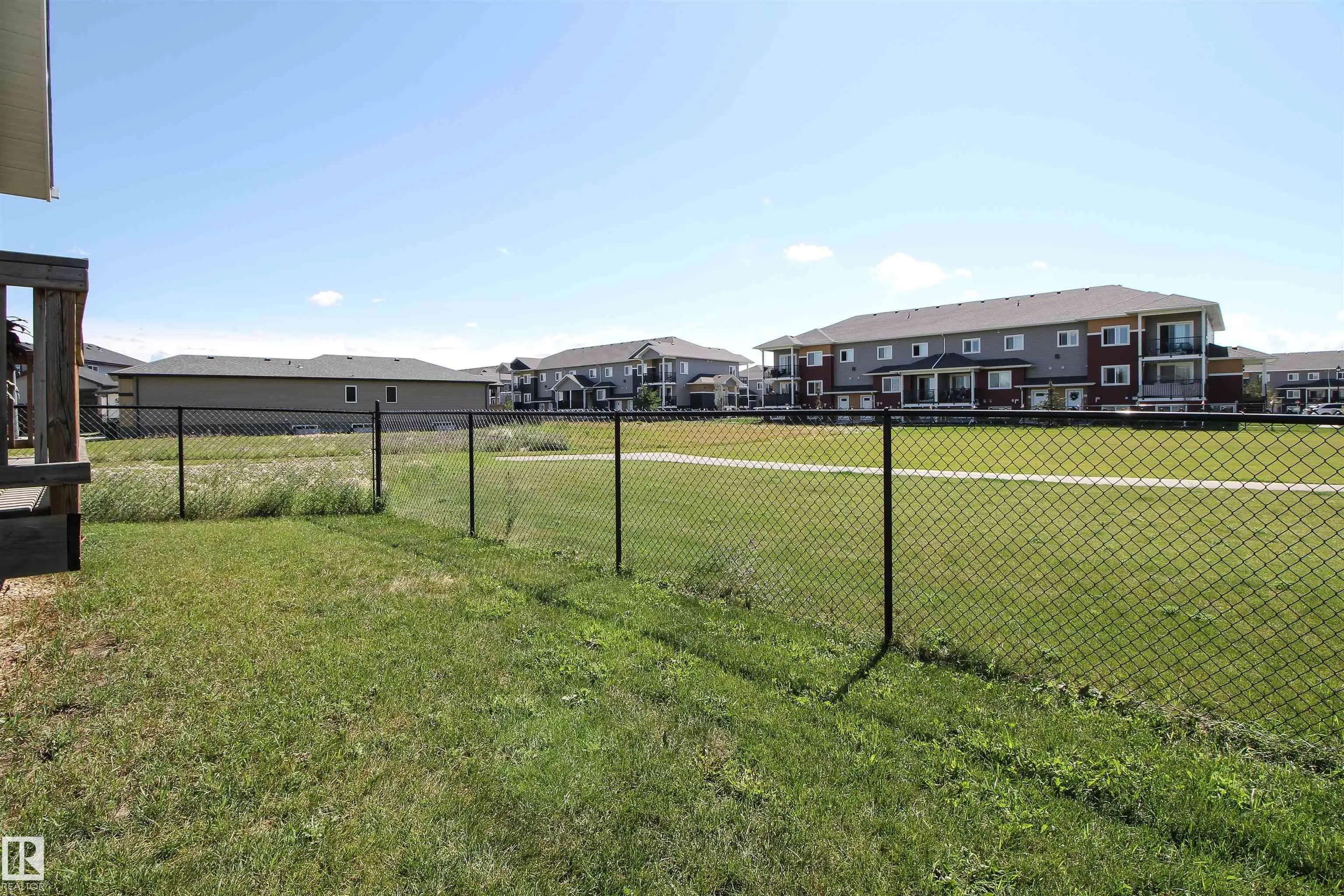 42 SUN MEADOWS Close