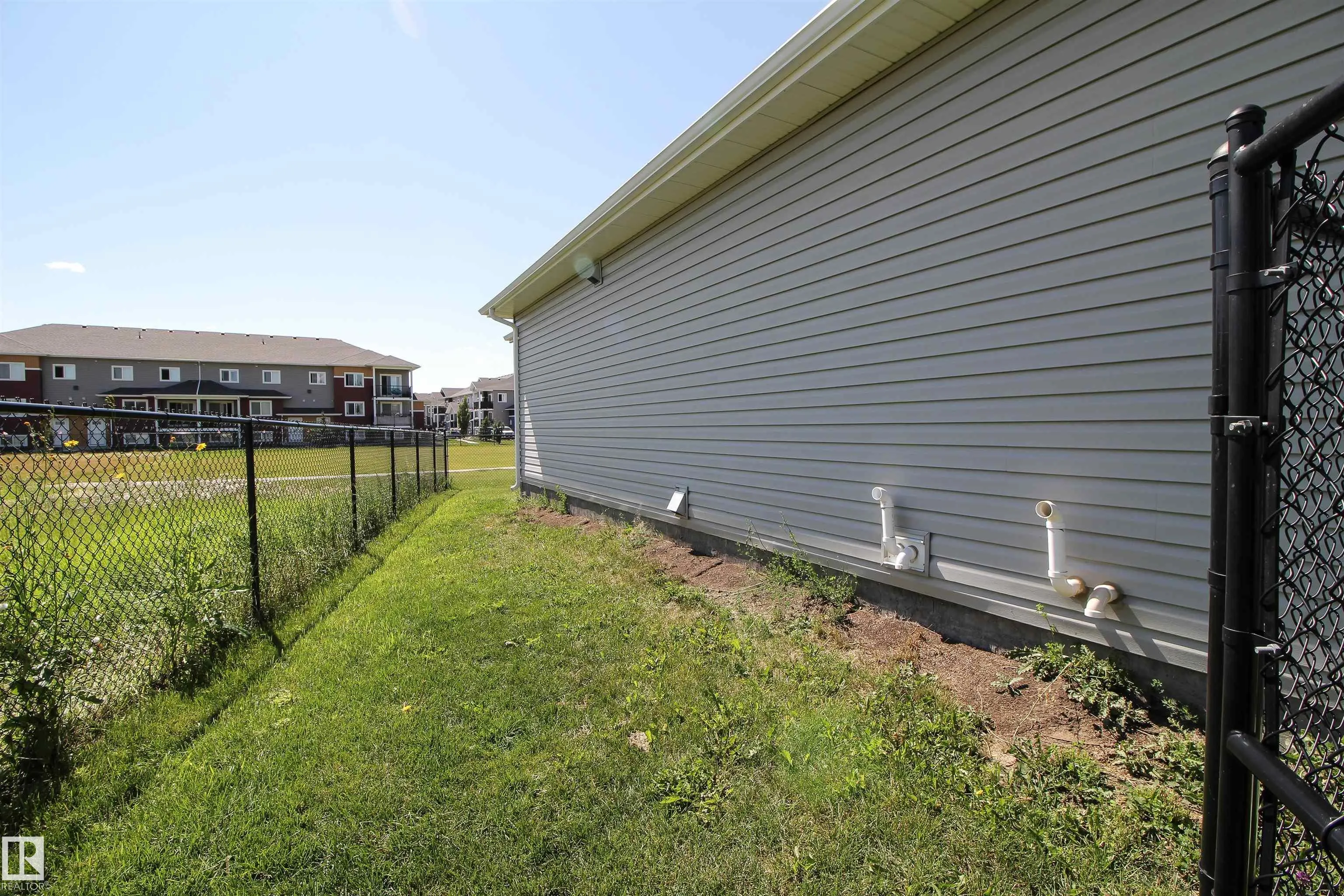 42 SUN MEADOWS Close