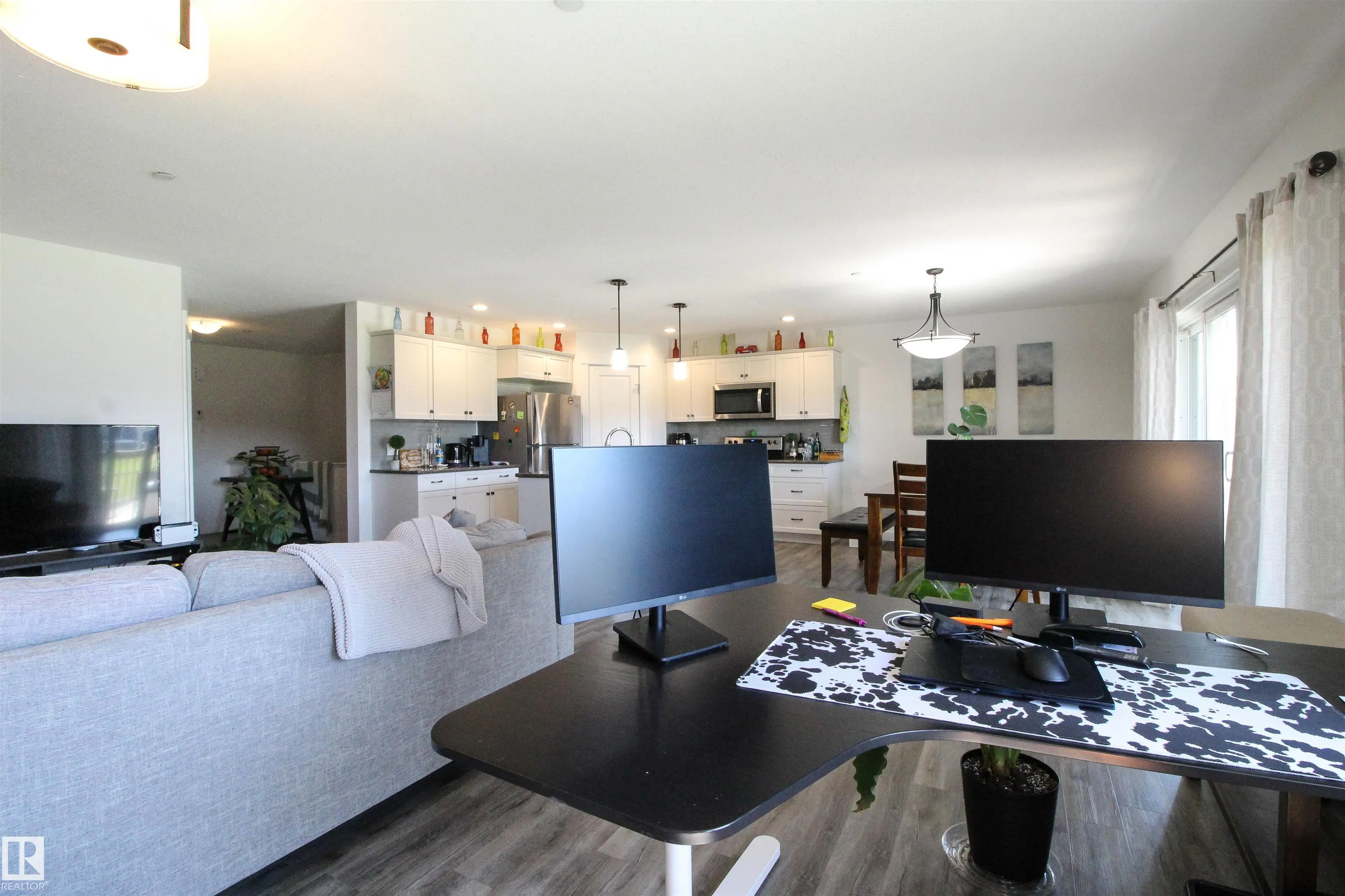 42 SUN MEADOWS Close