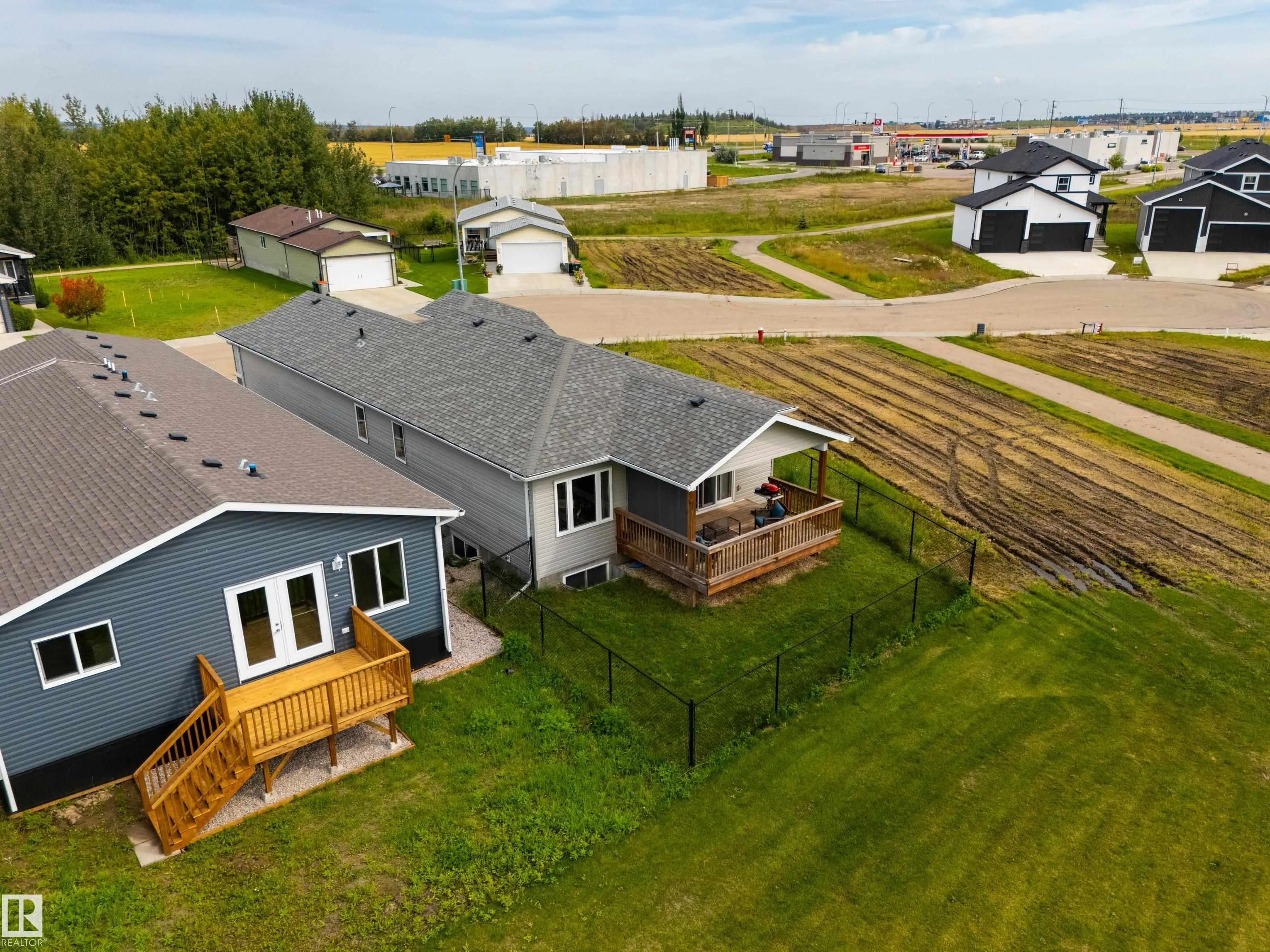 42 SUN MEADOWS Close