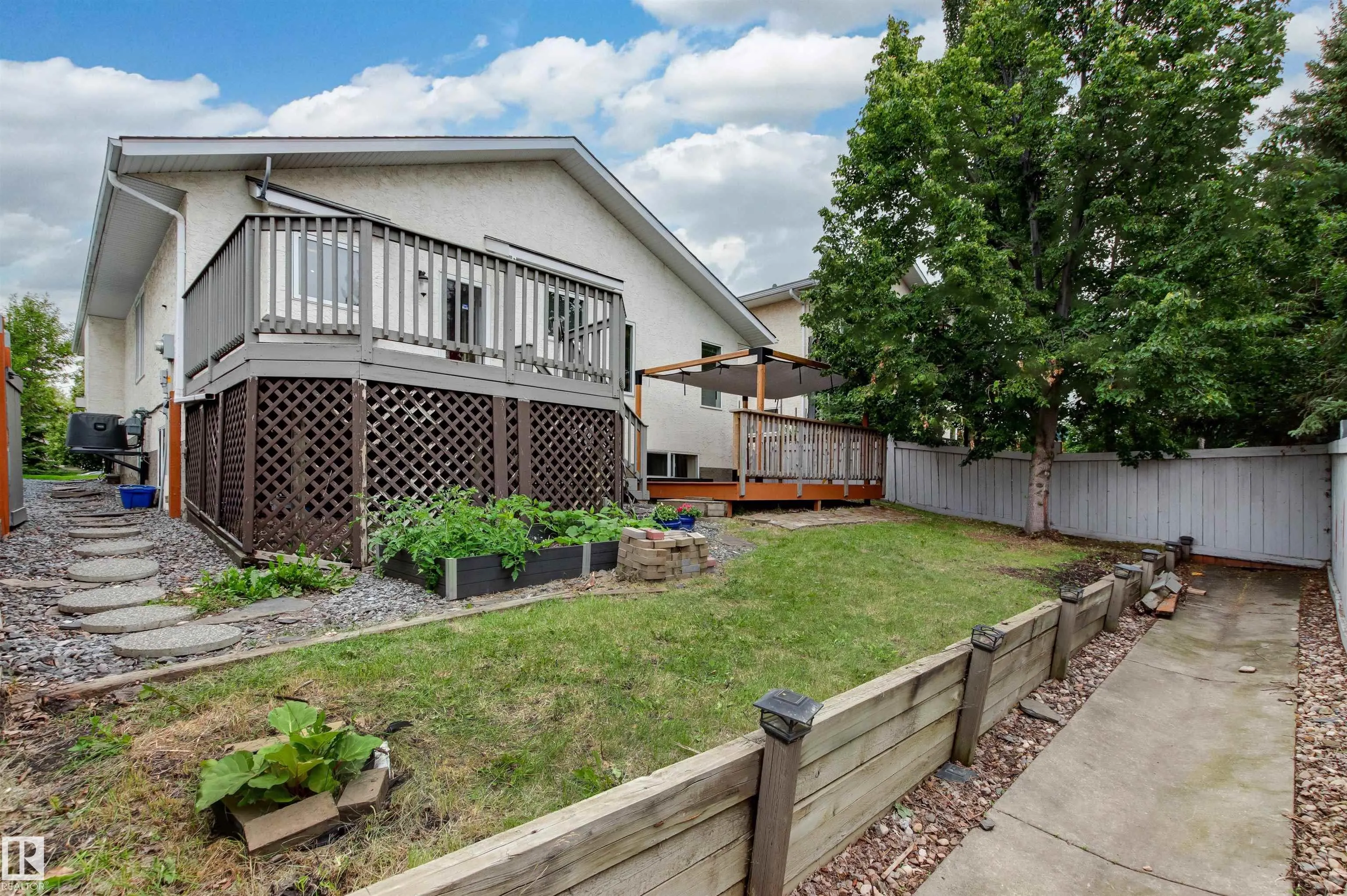7 HAMPTON Crescent