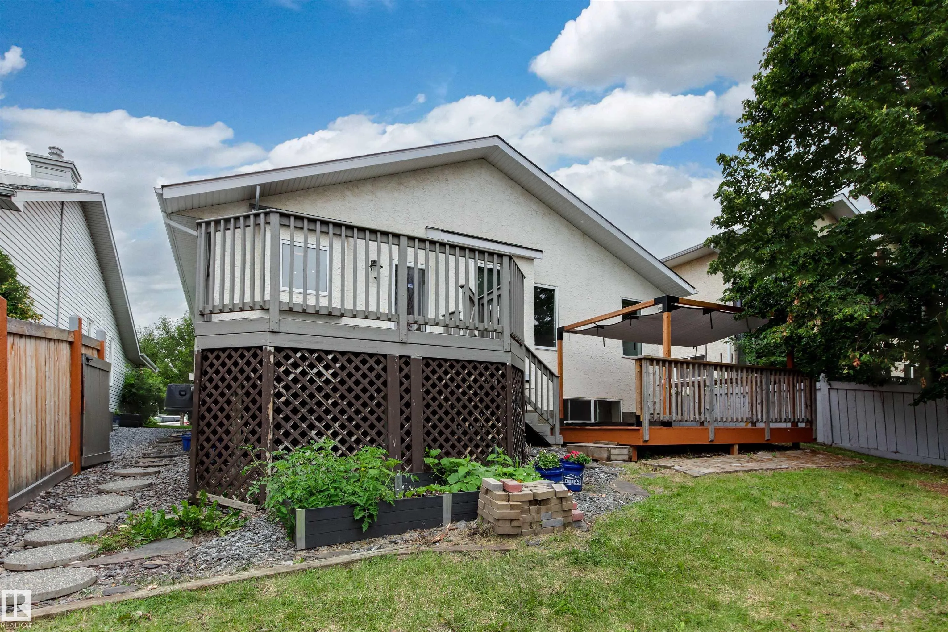 7 HAMPTON Crescent