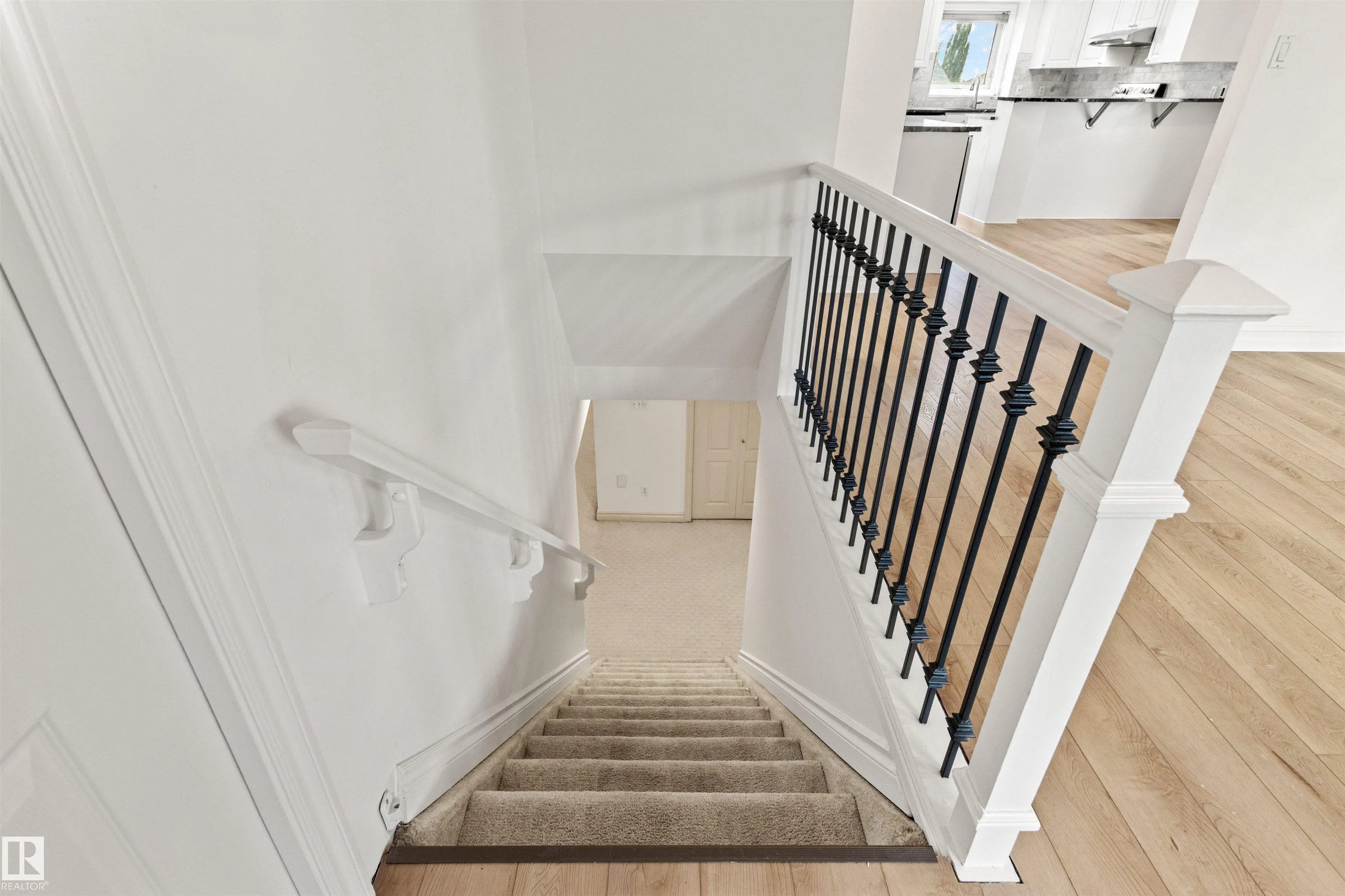 7 HAMPTON Crescent
