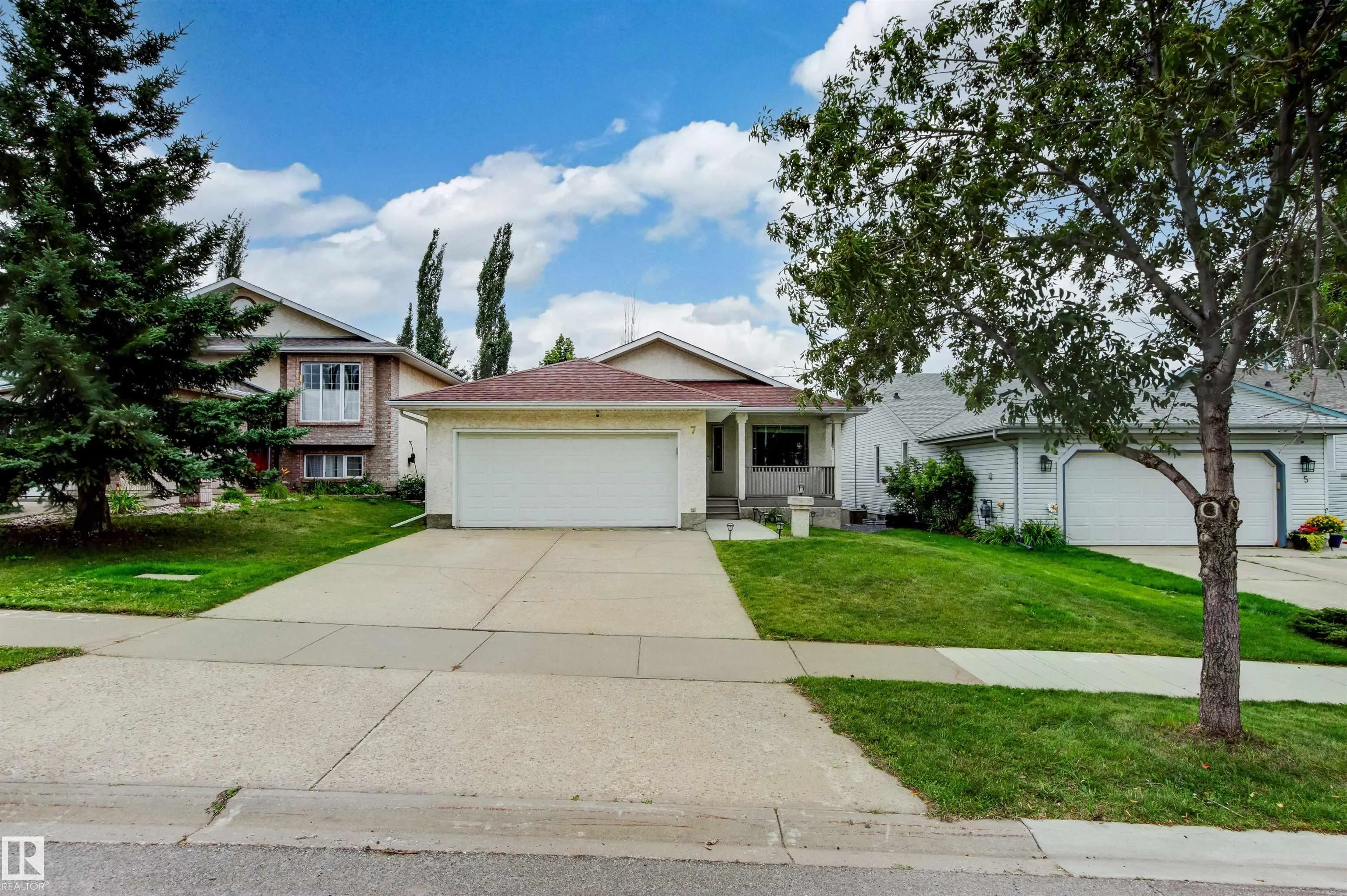7 HAMPTON Crescent