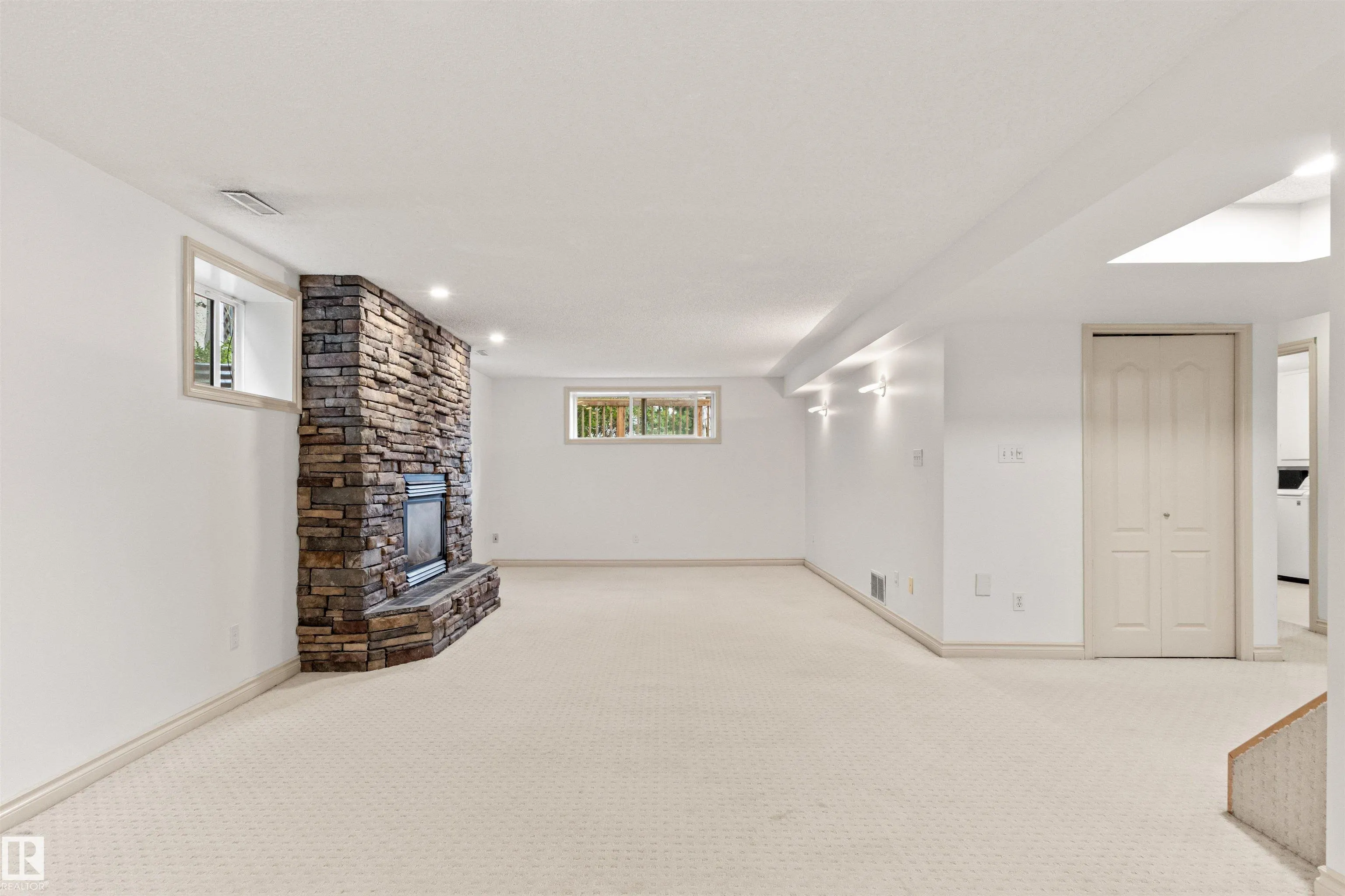 7 HAMPTON Crescent