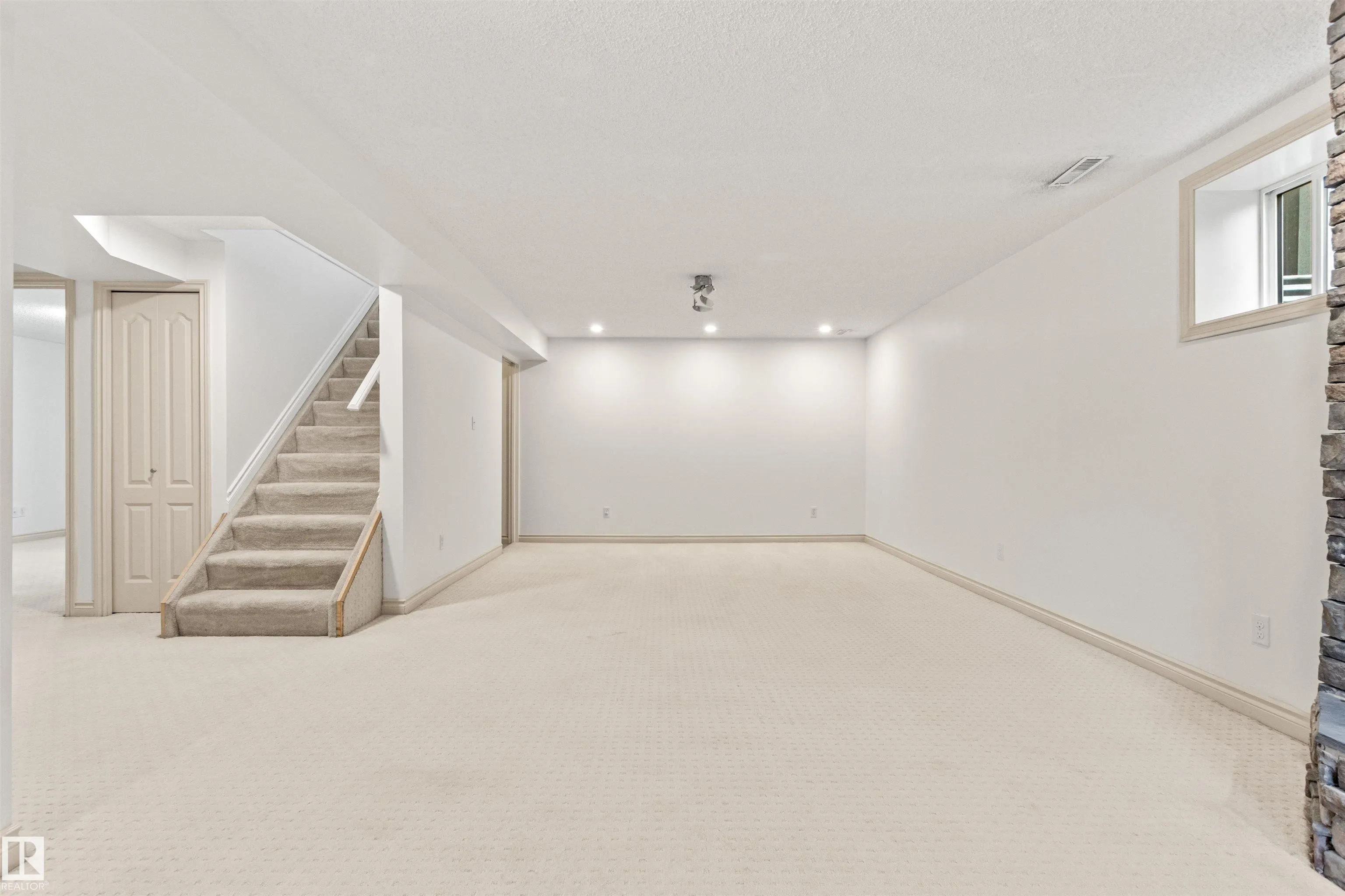 7 HAMPTON Crescent