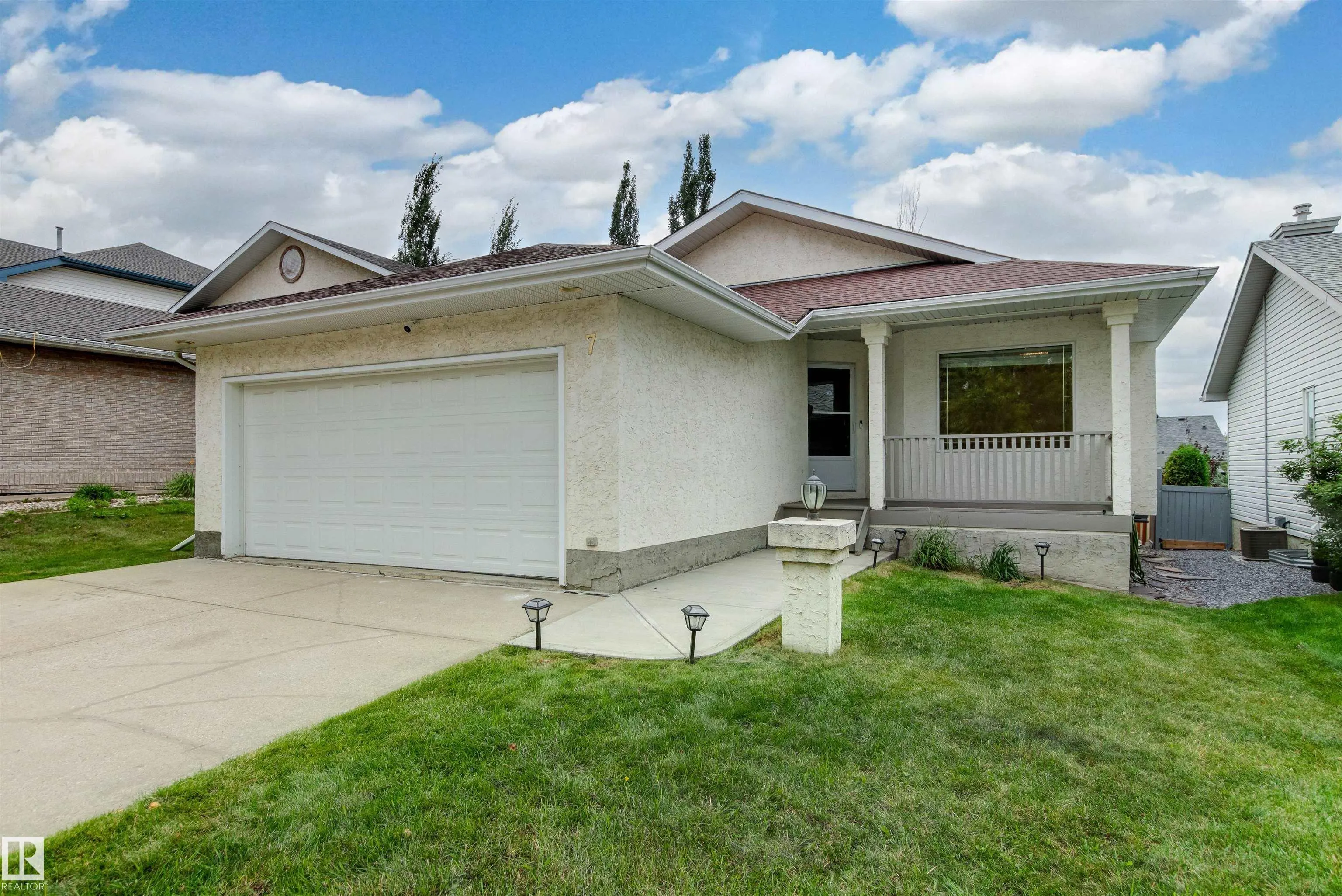 7 HAMPTON Crescent
