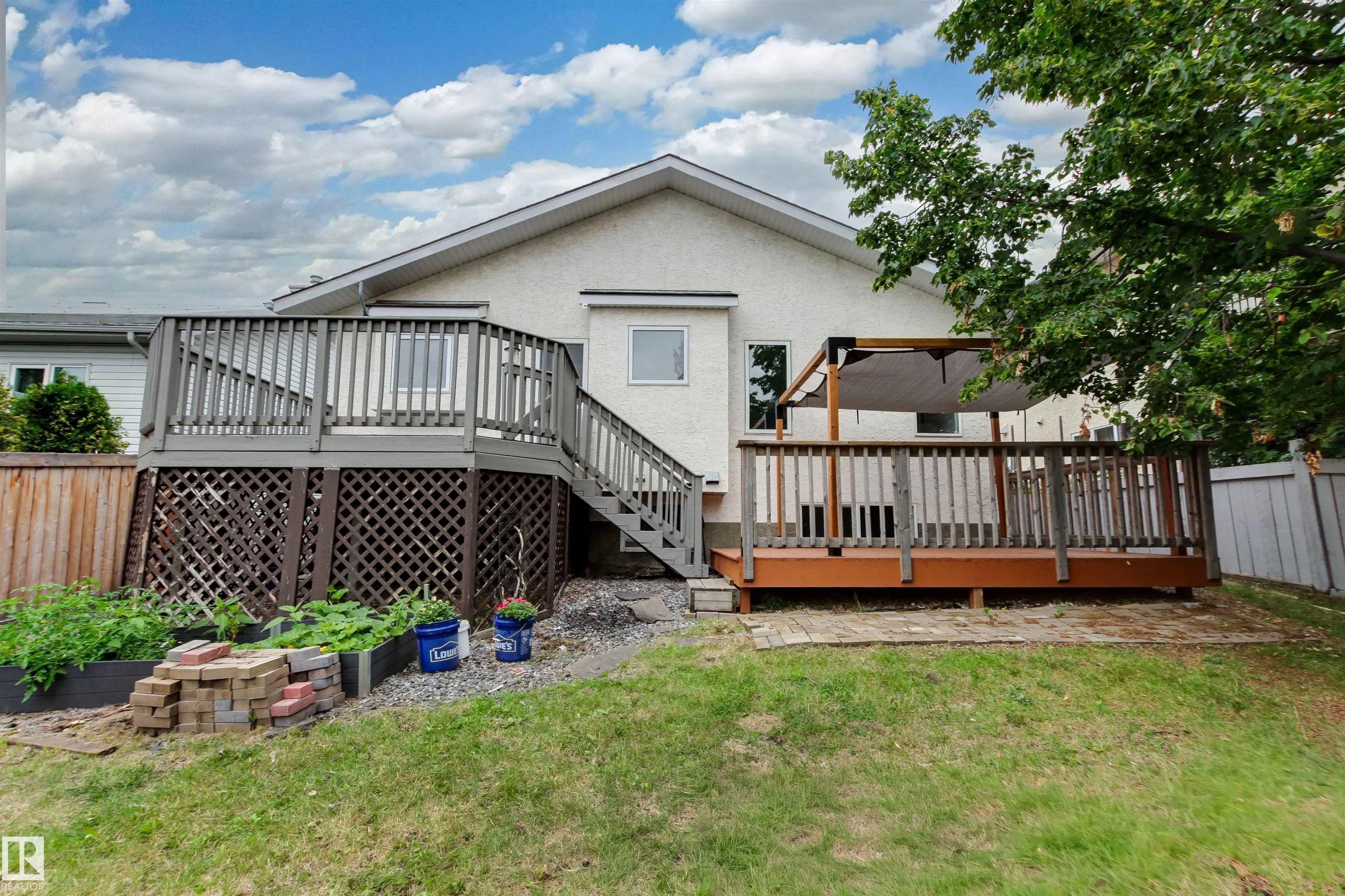 7 HAMPTON Crescent
