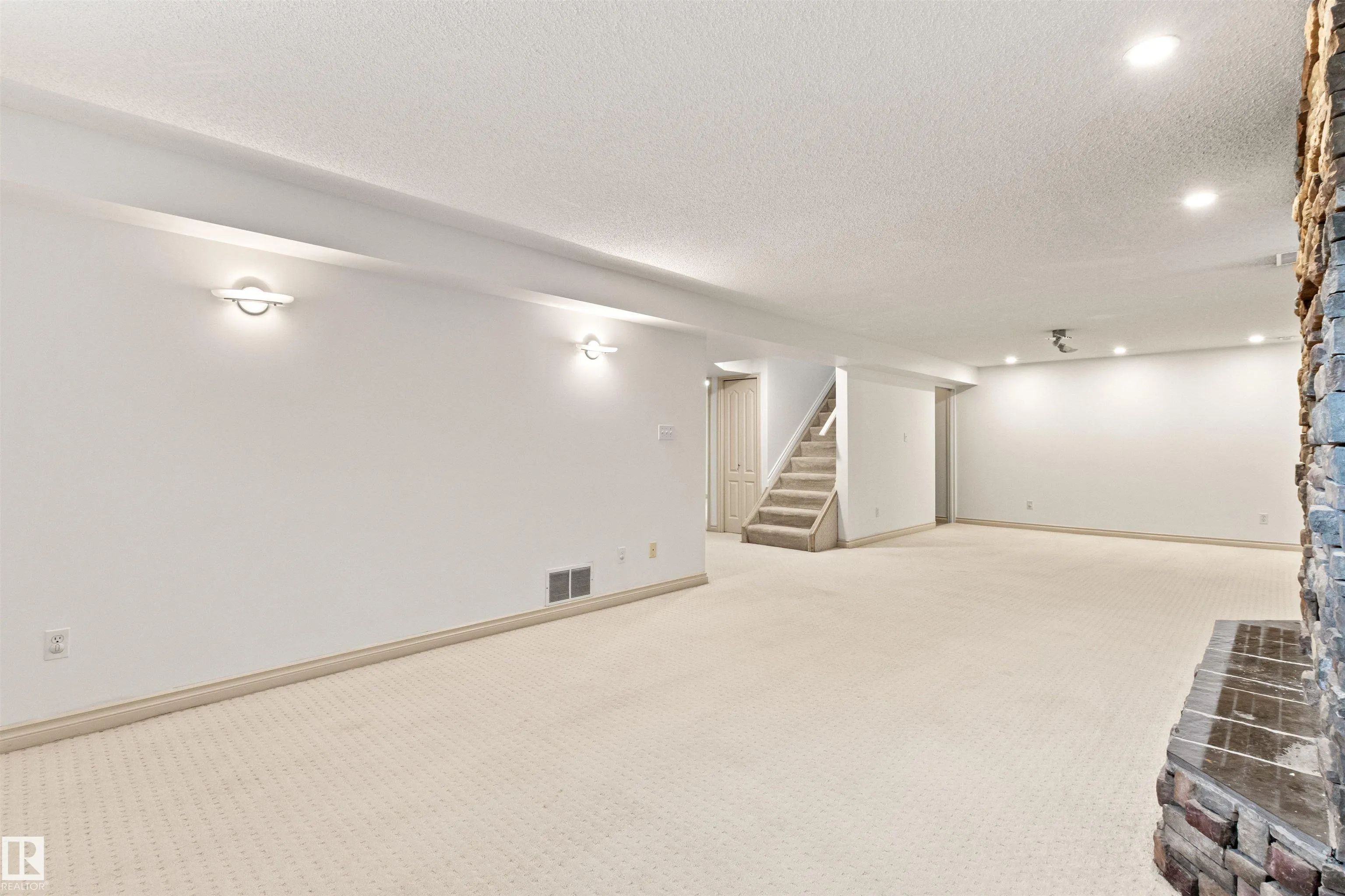7 HAMPTON Crescent