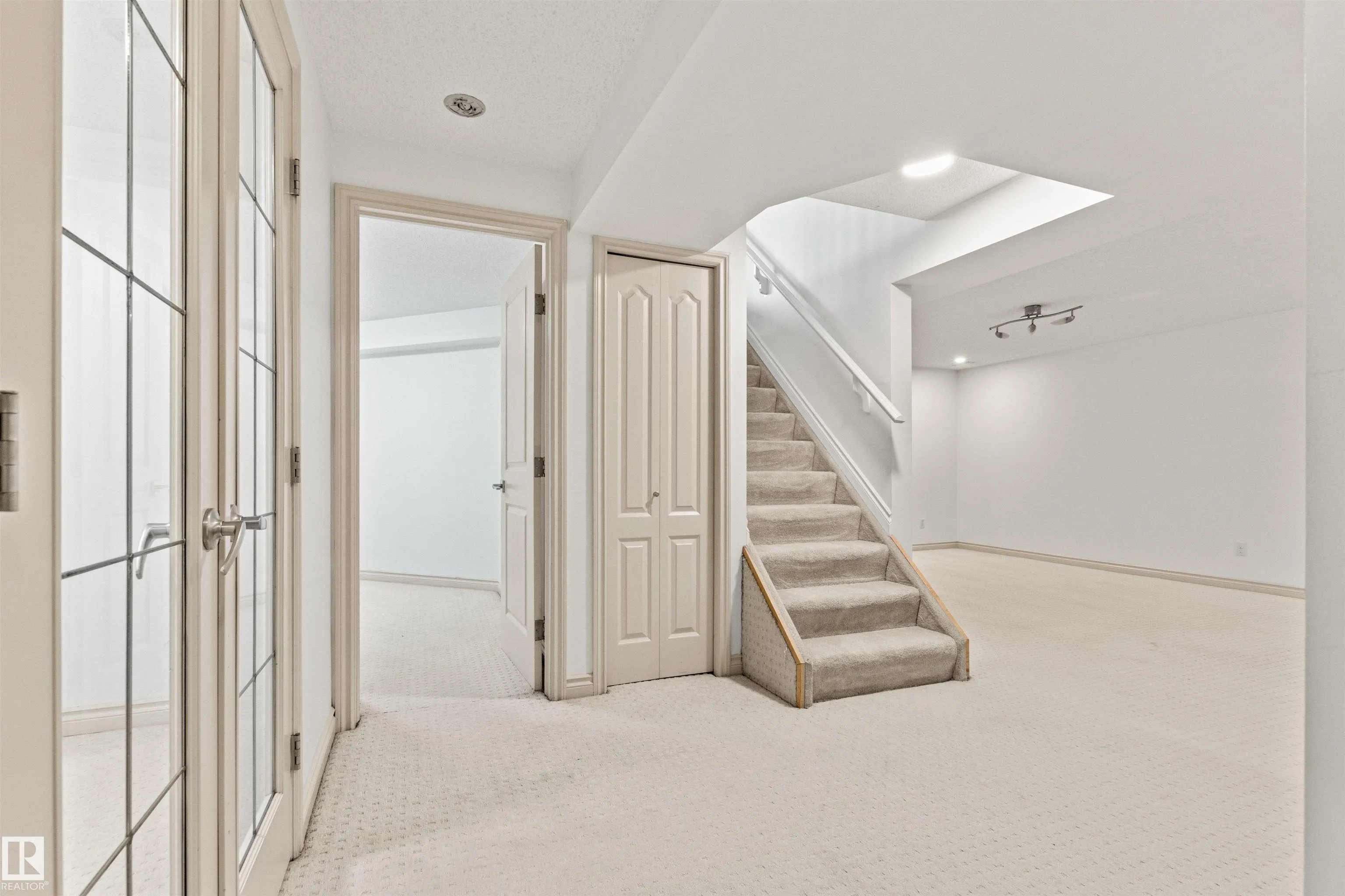 7 HAMPTON Crescent