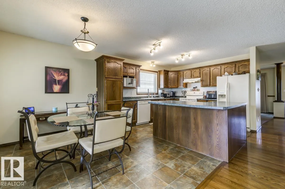 8 REGAL Way