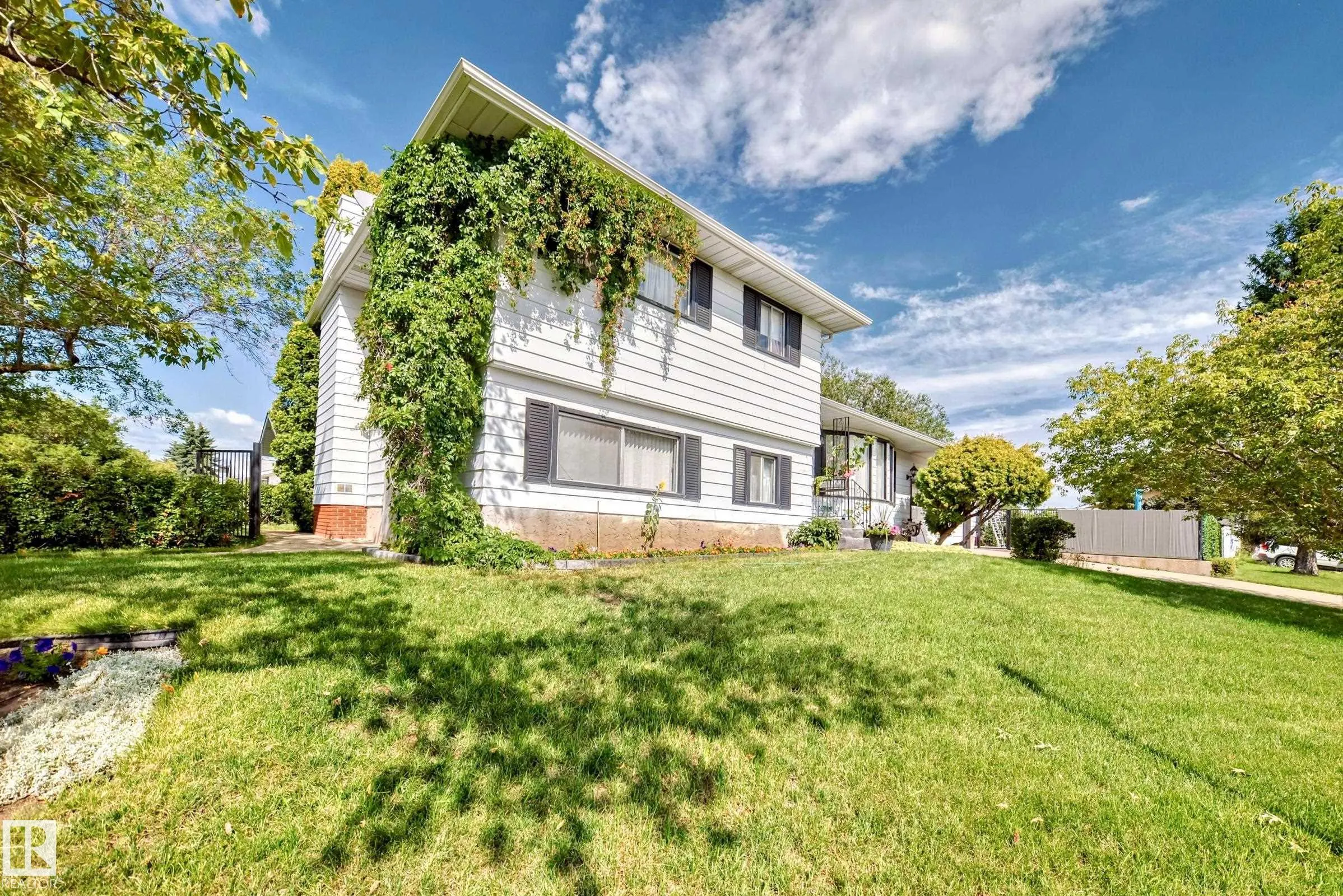 1005 STRATHCONA Drive