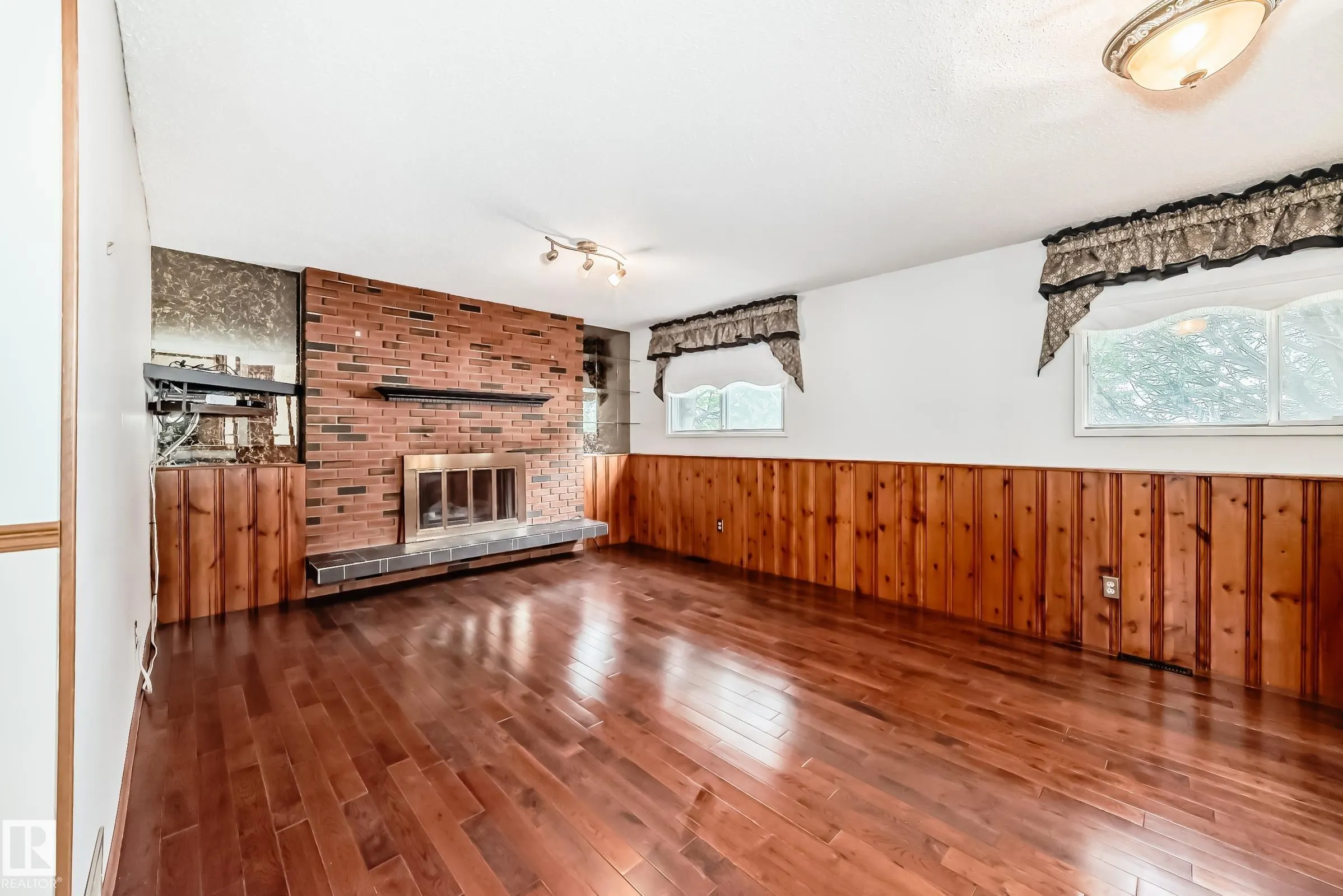 1005 STRATHCONA Drive