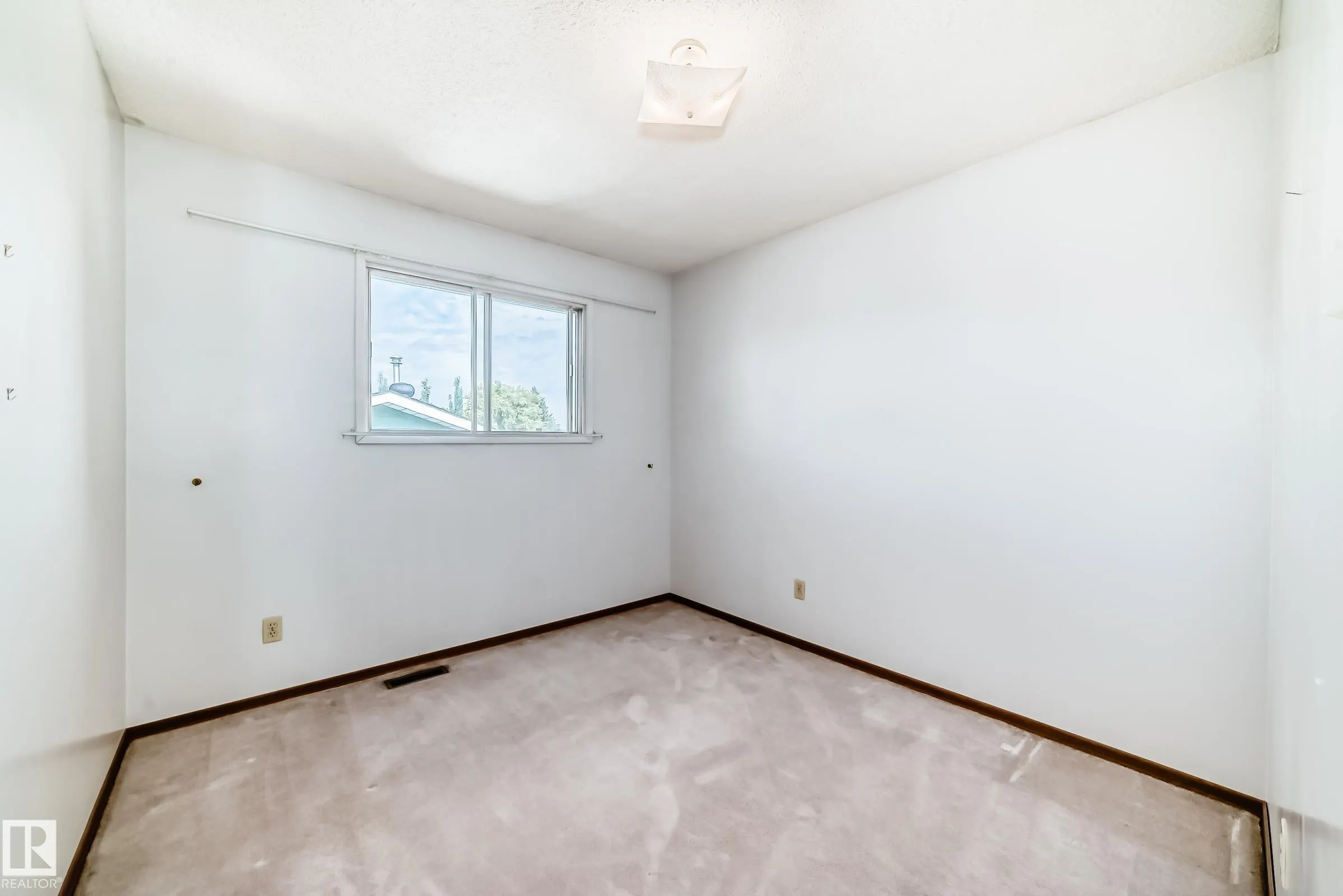 1005 STRATHCONA Drive