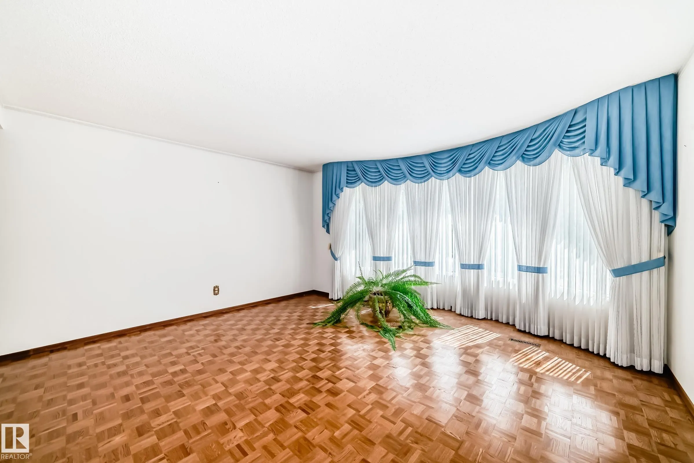 1005 STRATHCONA Drive