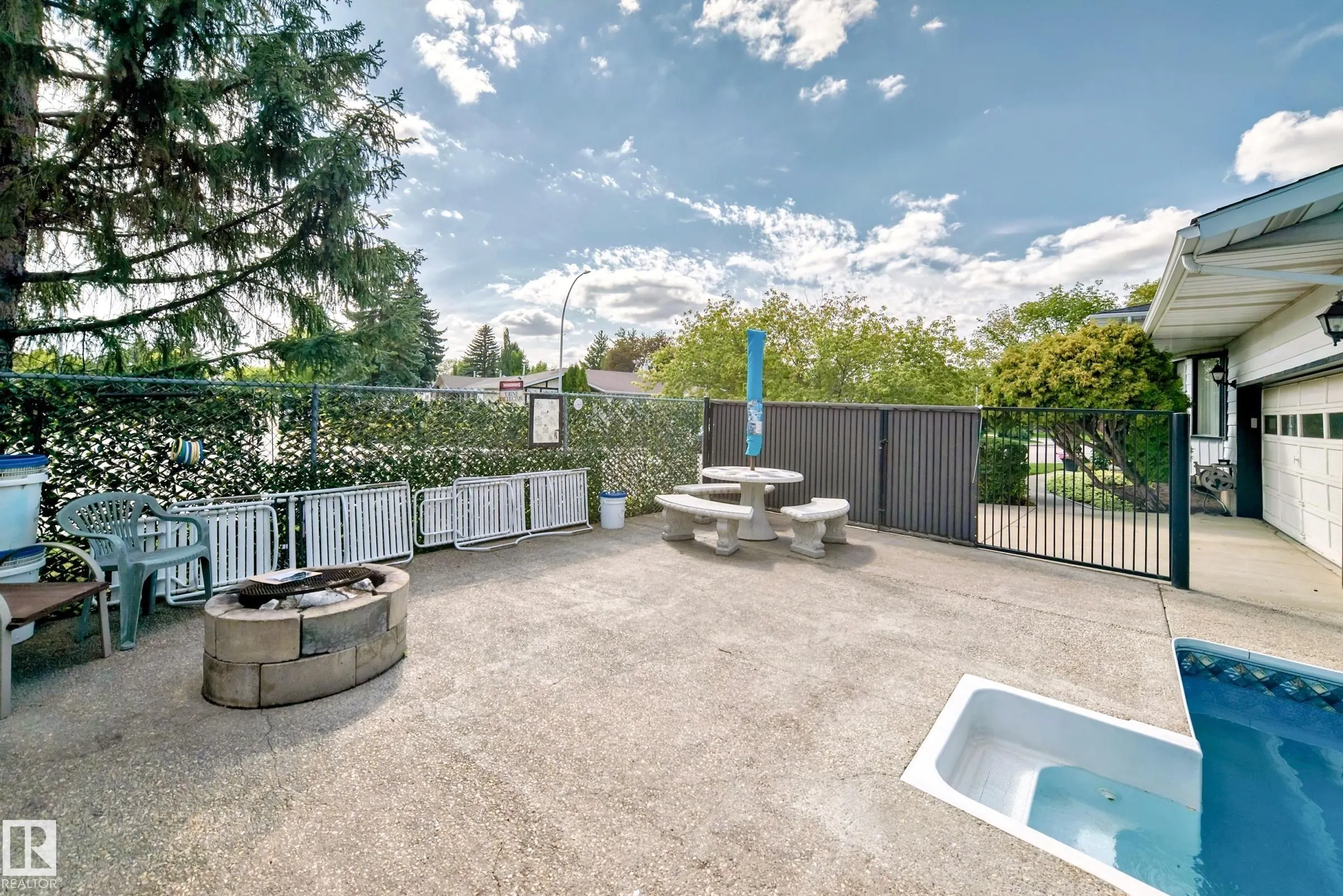 1005 STRATHCONA Drive