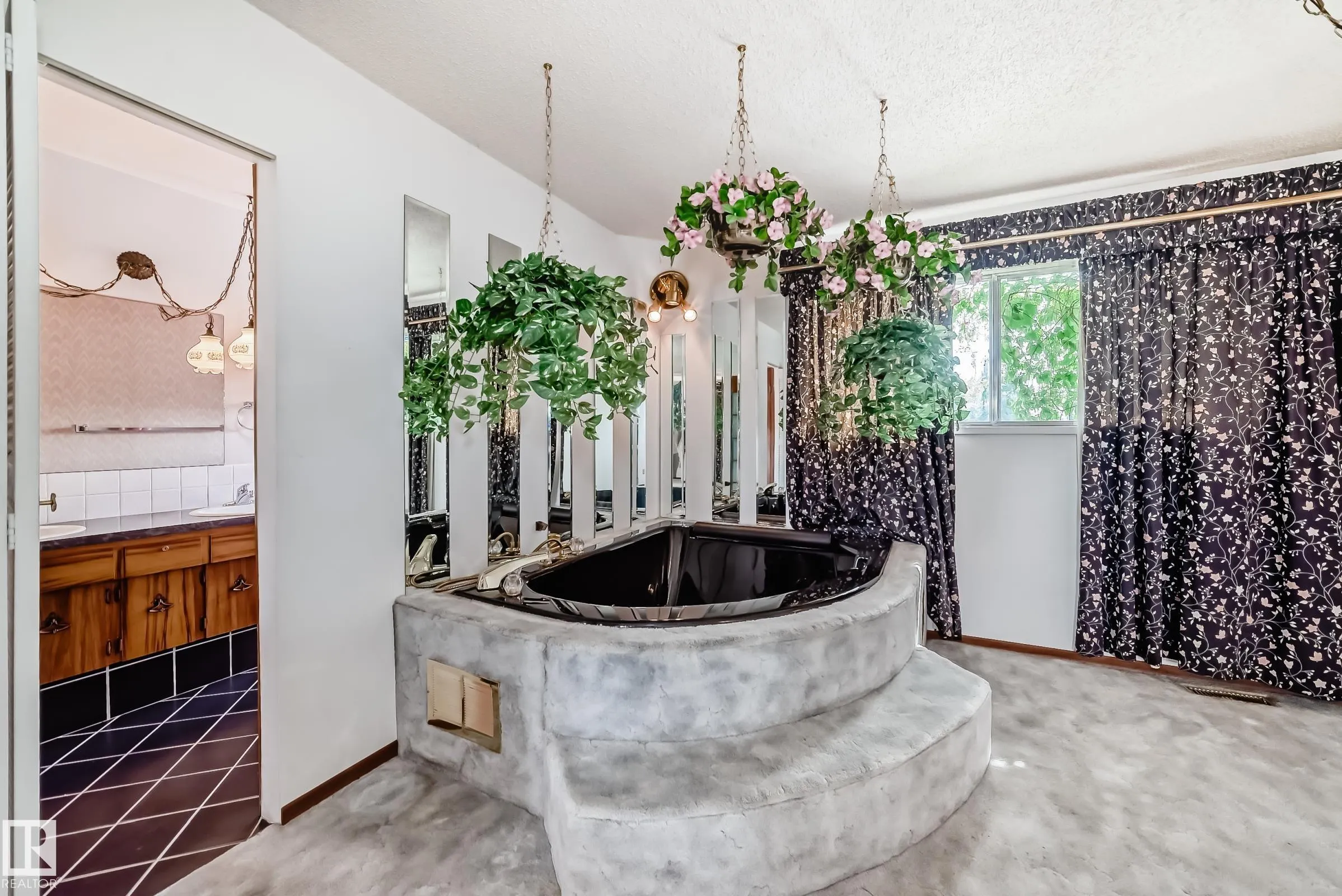 1005 STRATHCONA Drive