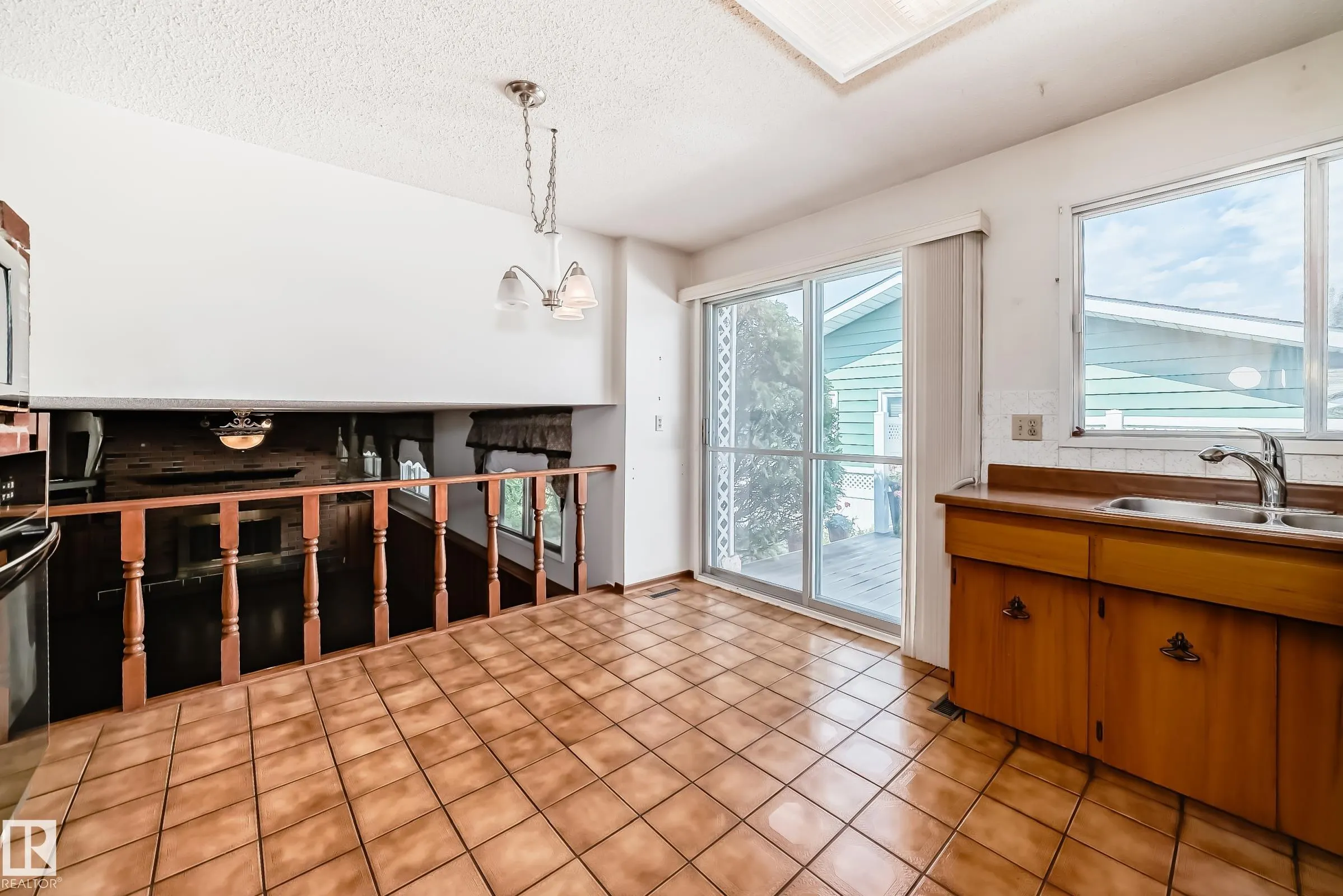 1005 STRATHCONA Drive