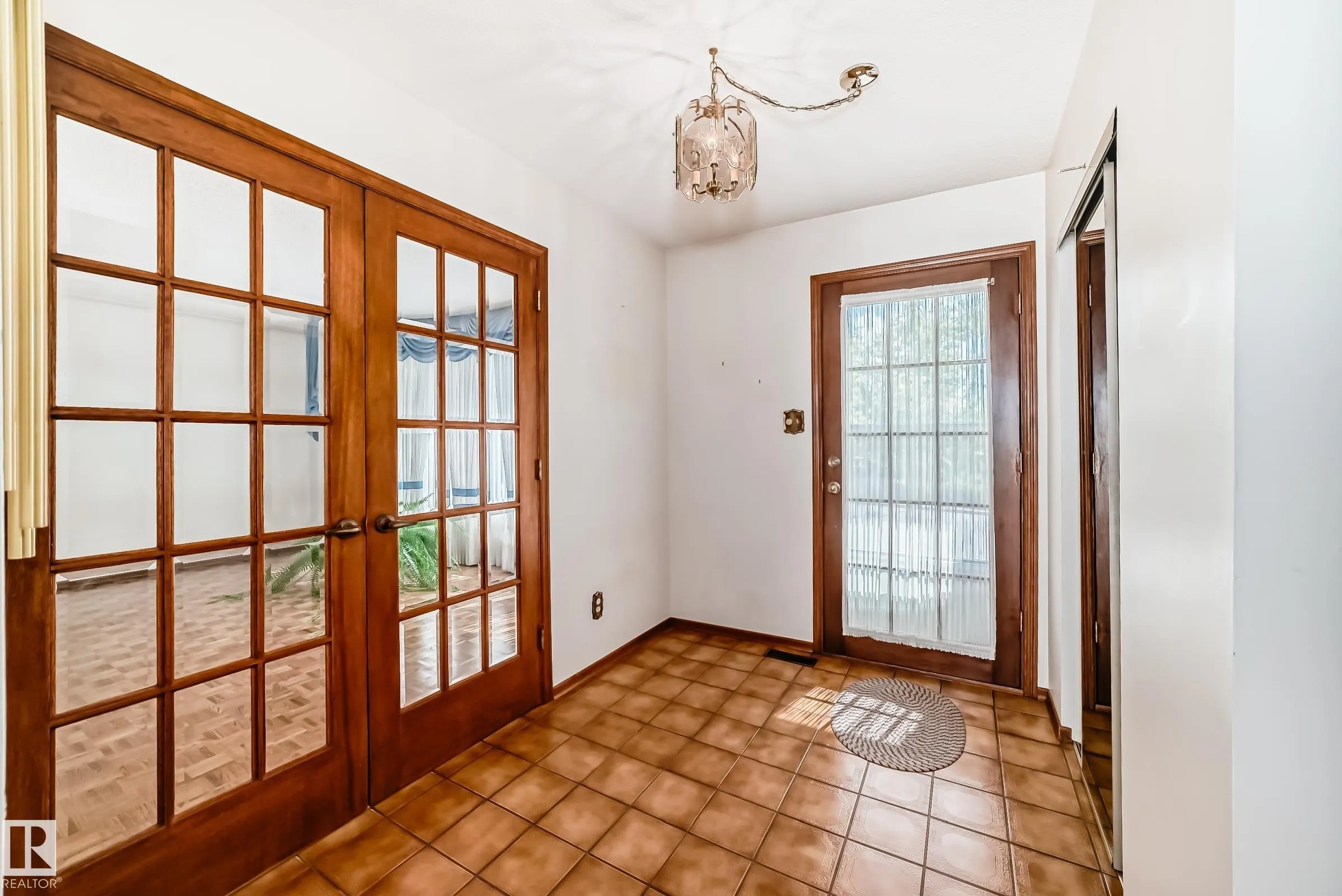 1005 STRATHCONA Drive