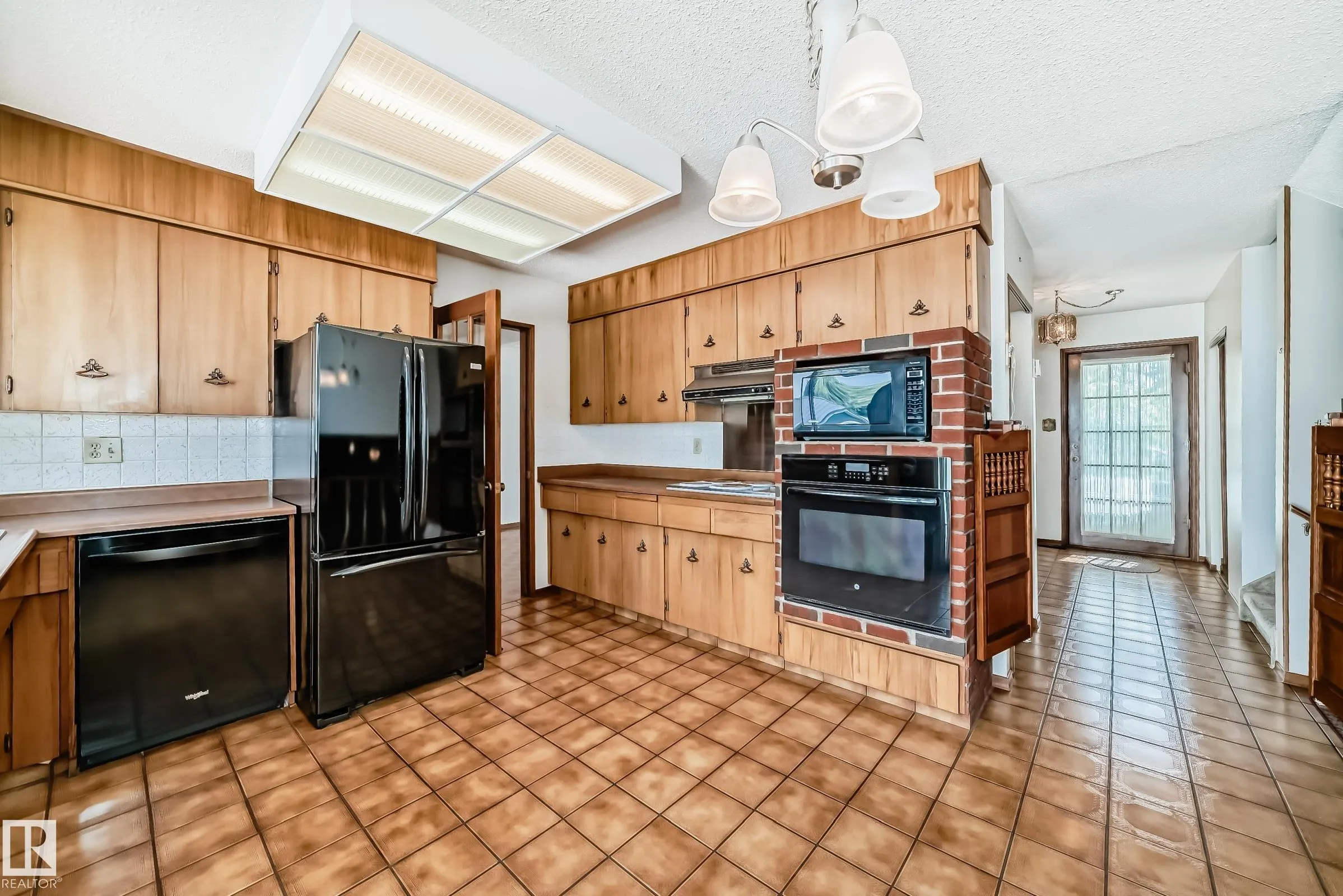 1005 STRATHCONA Drive