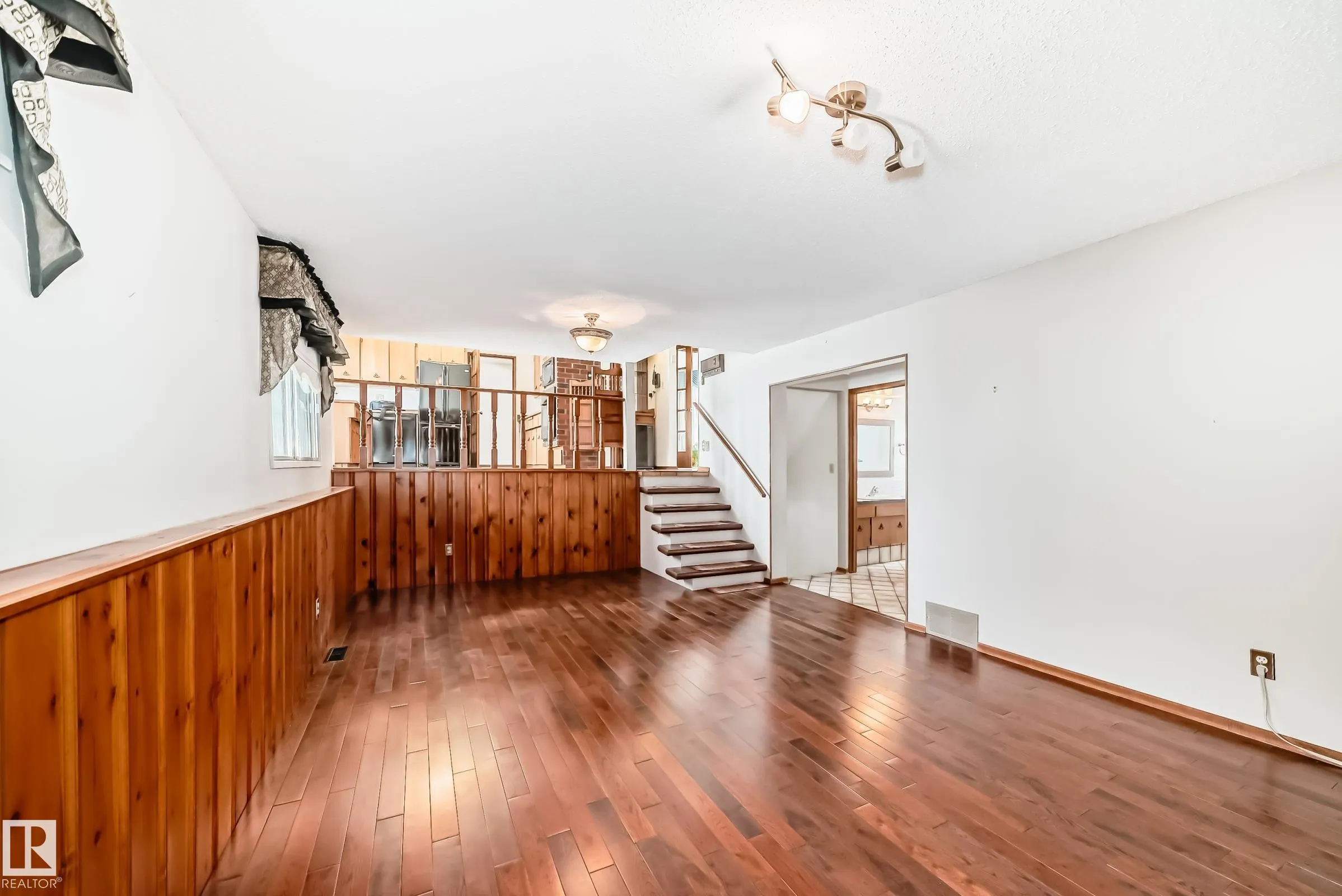 1005 STRATHCONA Drive