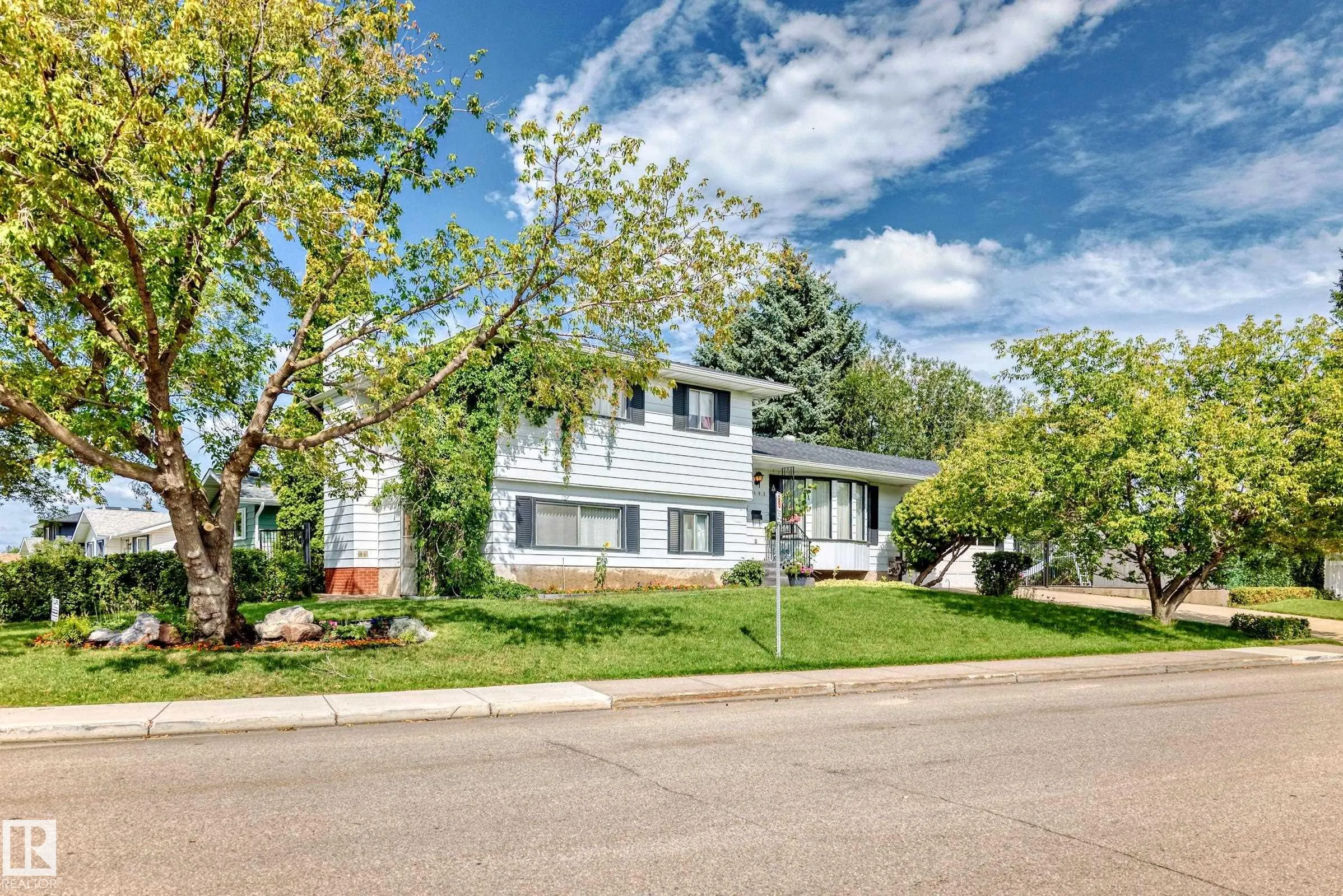 1005 STRATHCONA Drive