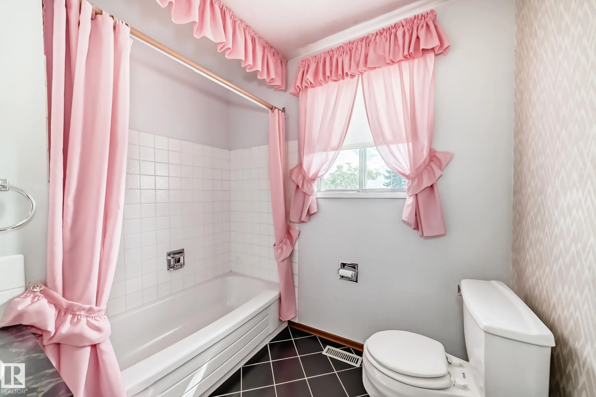 1005 STRATHCONA Drive