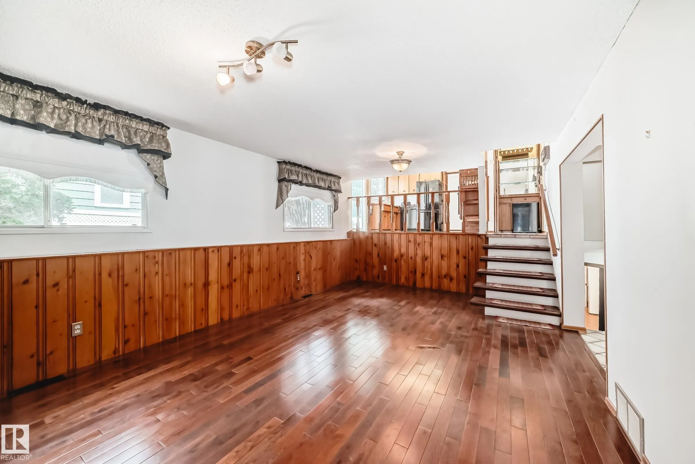 1005 STRATHCONA Drive