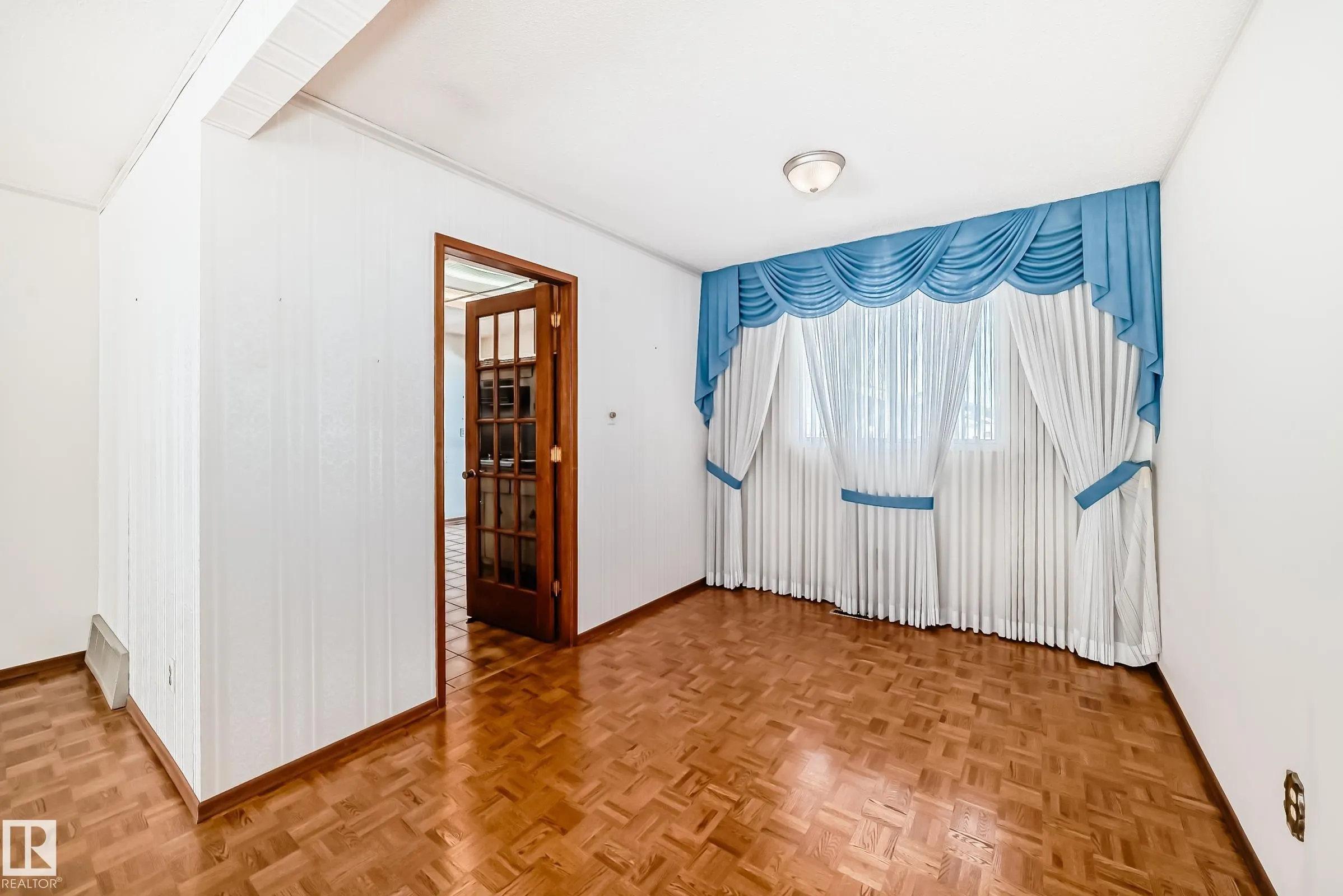 1005 STRATHCONA Drive