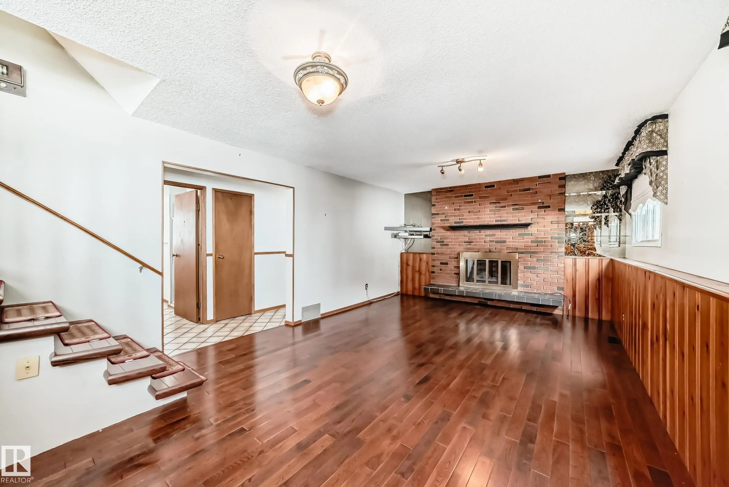 1005 STRATHCONA Drive