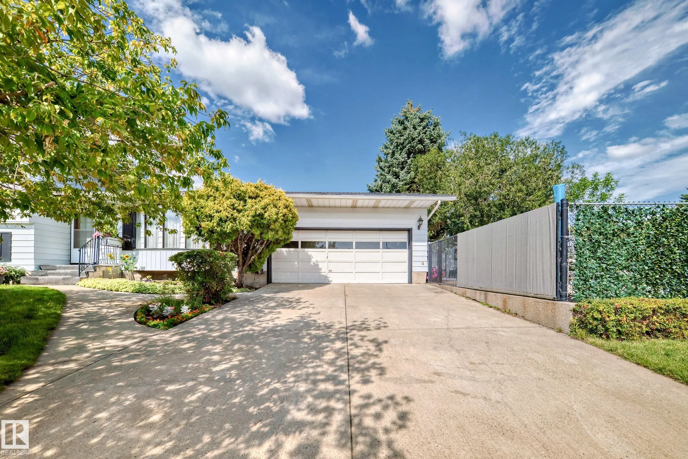 1005 STRATHCONA Drive