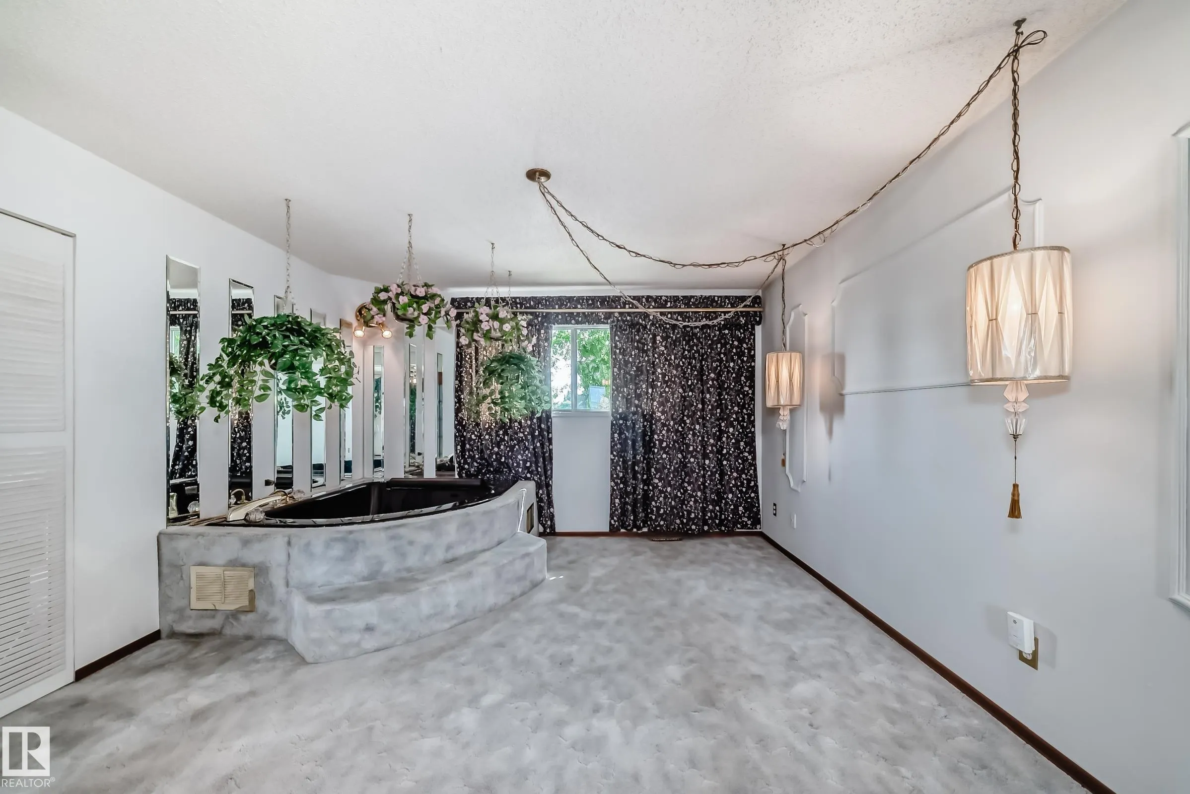 1005 STRATHCONA Drive