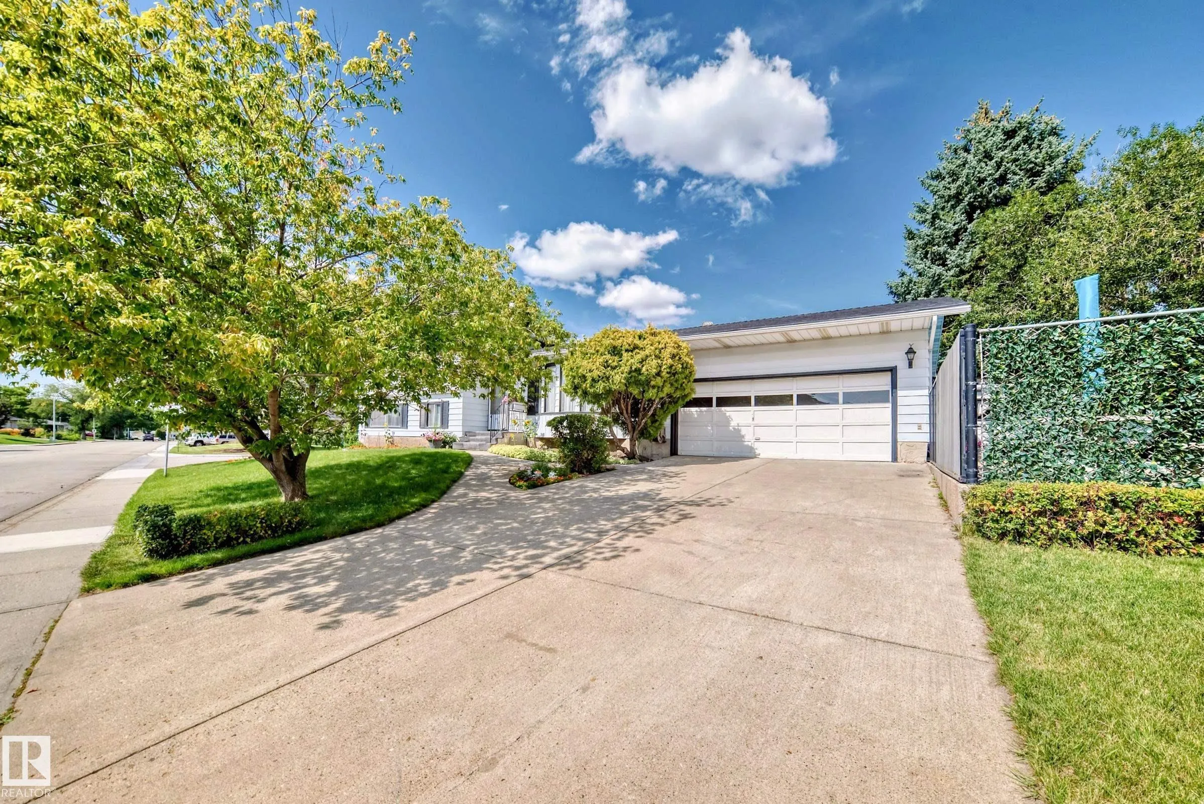 1005 STRATHCONA Drive