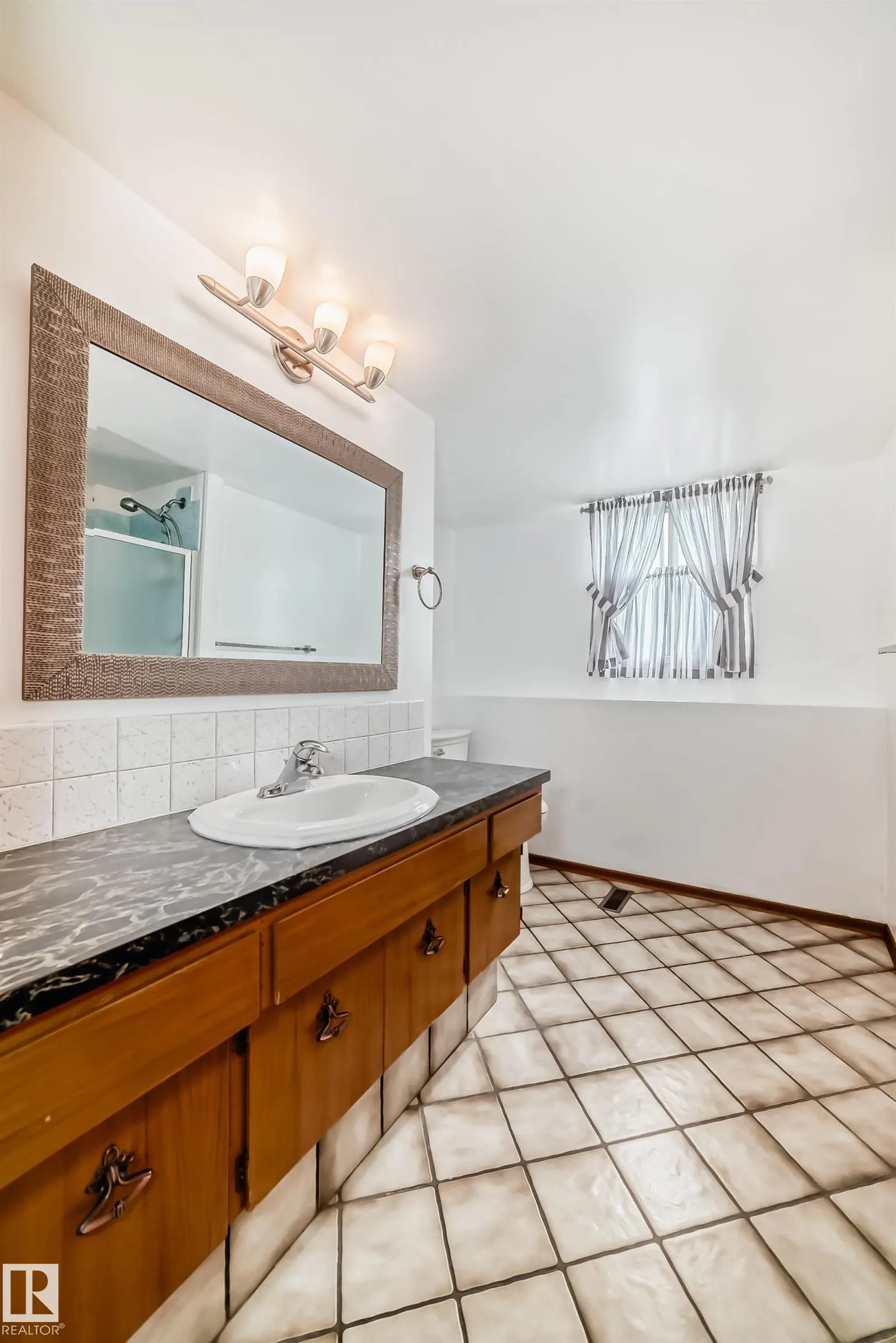 1005 STRATHCONA Drive