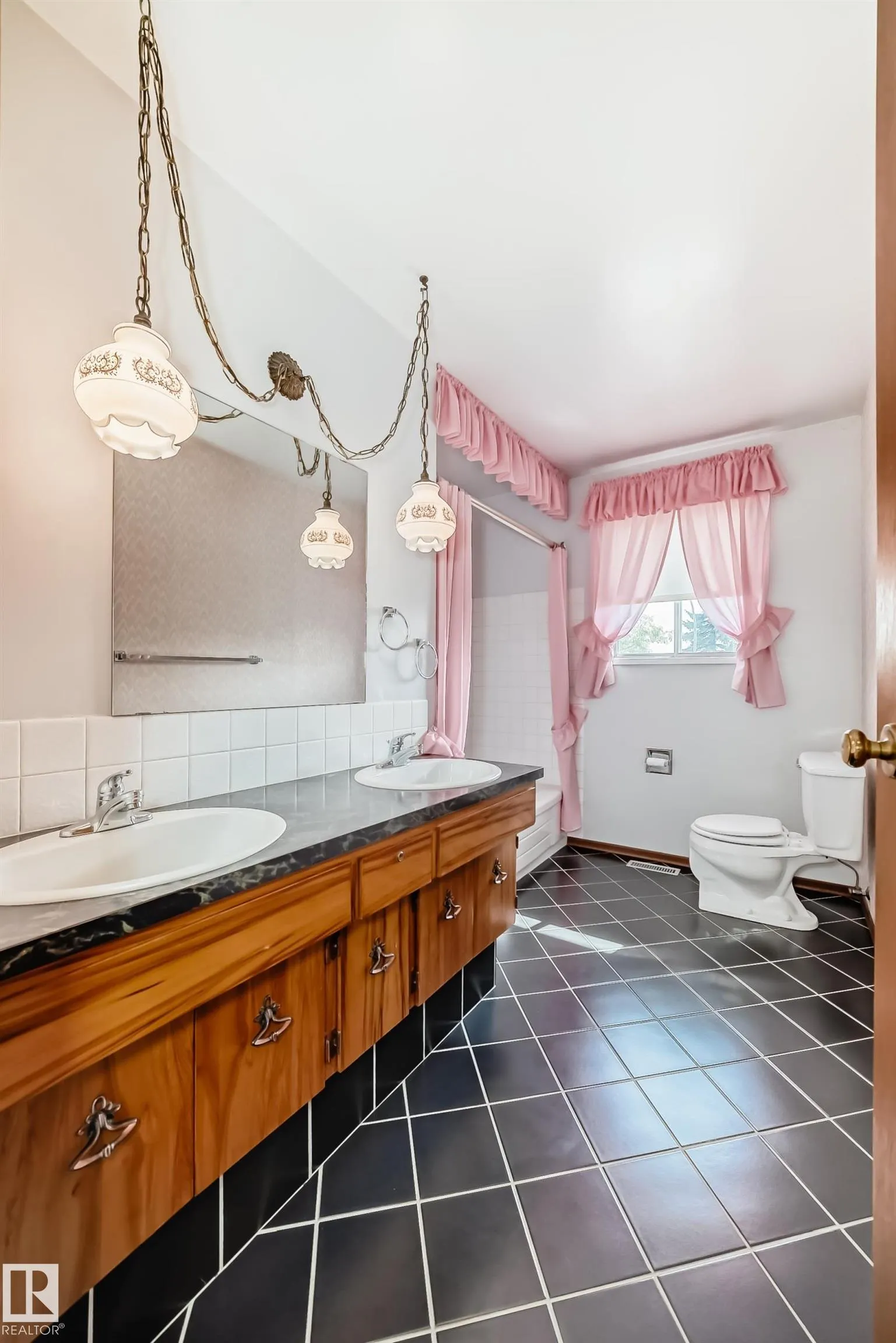 1005 STRATHCONA Drive