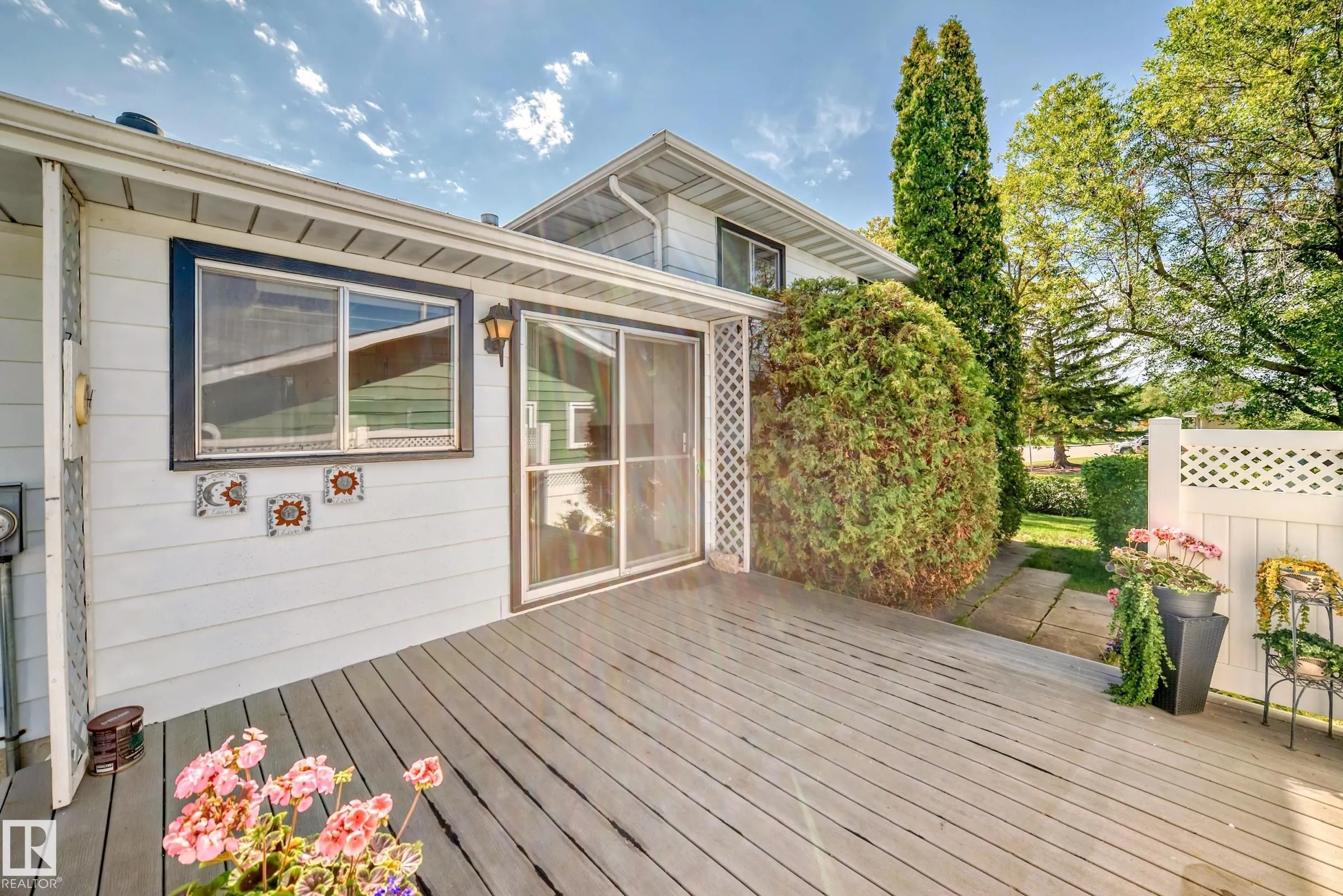 1005 STRATHCONA Drive