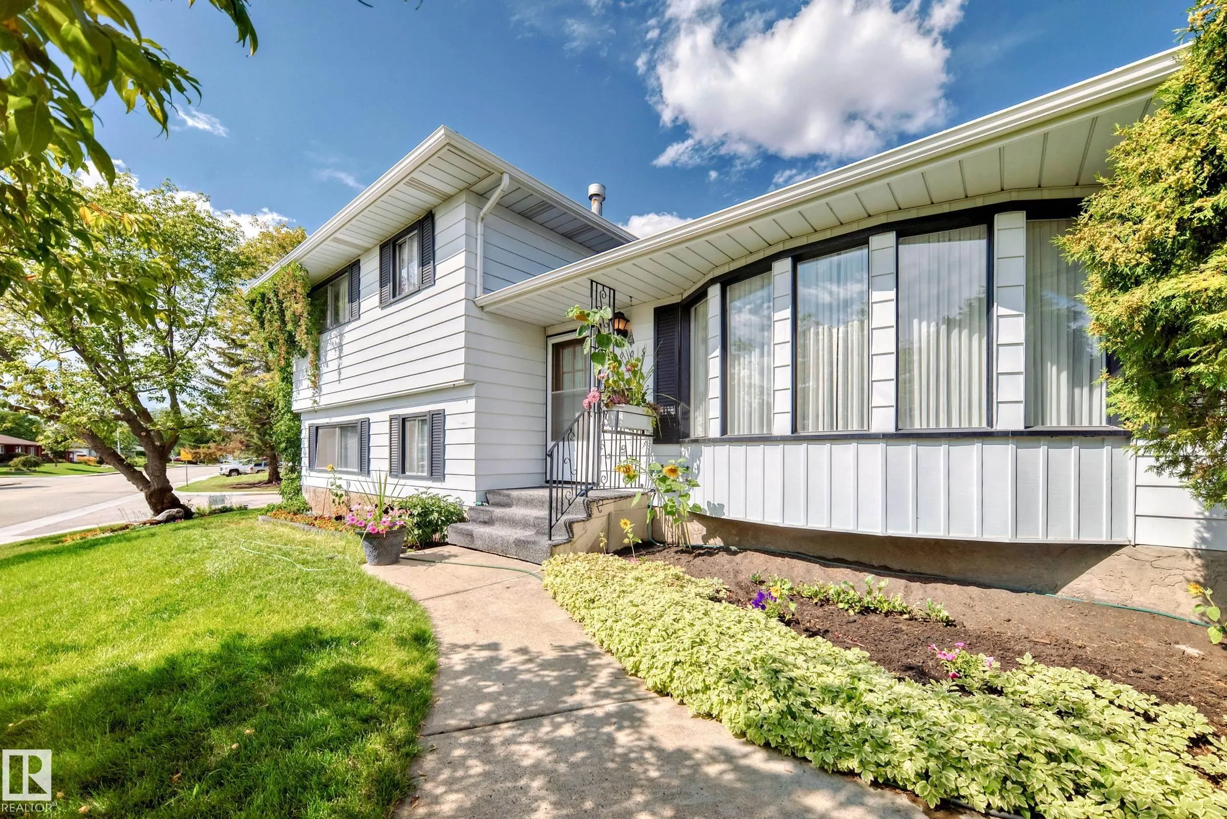 1005 STRATHCONA Drive