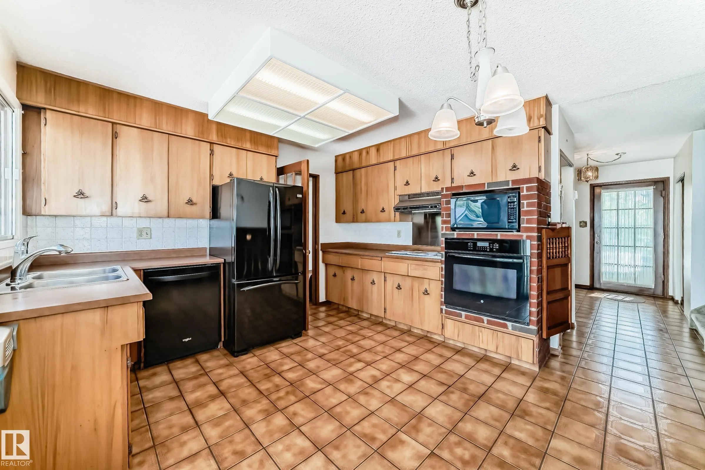 1005 STRATHCONA Drive