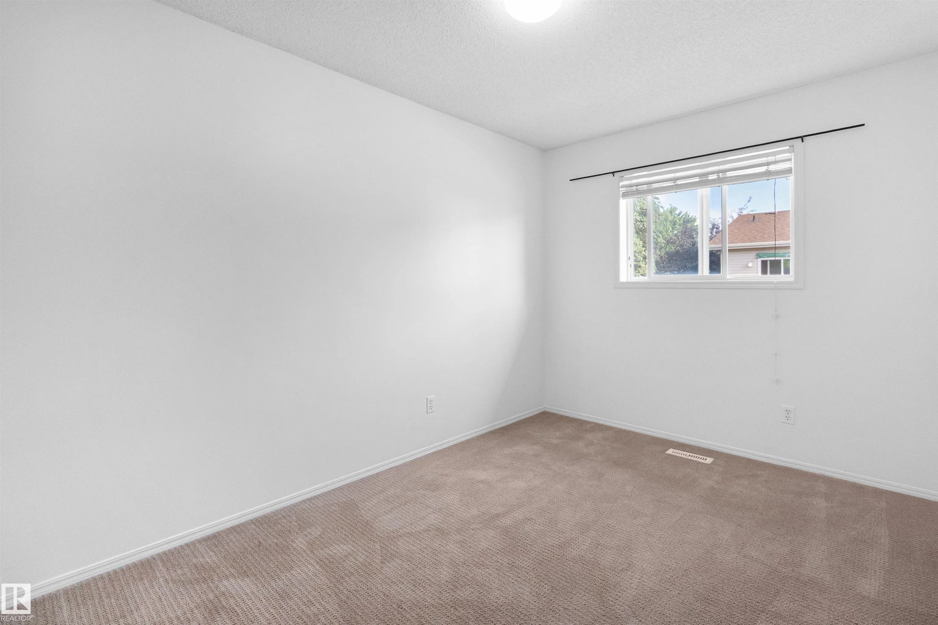 2 ASPENGLEN Place