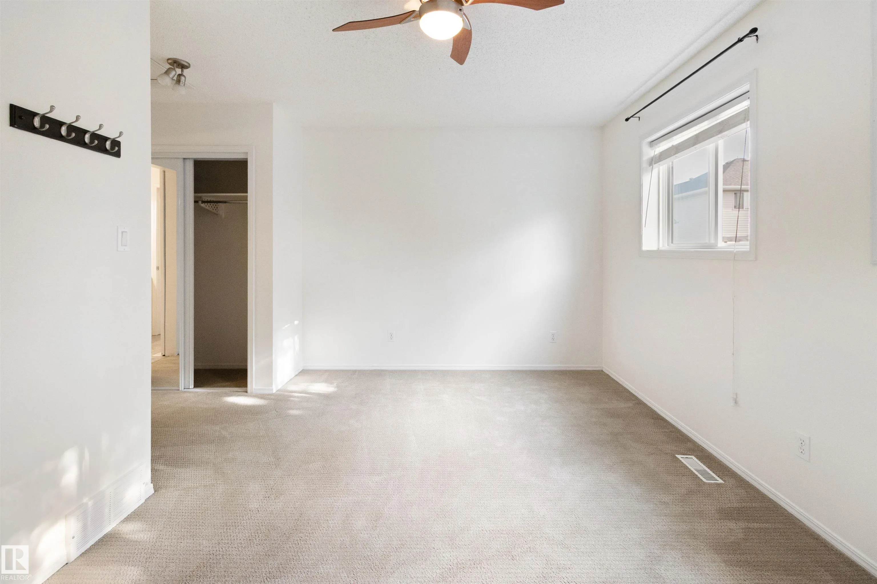 2 ASPENGLEN Place