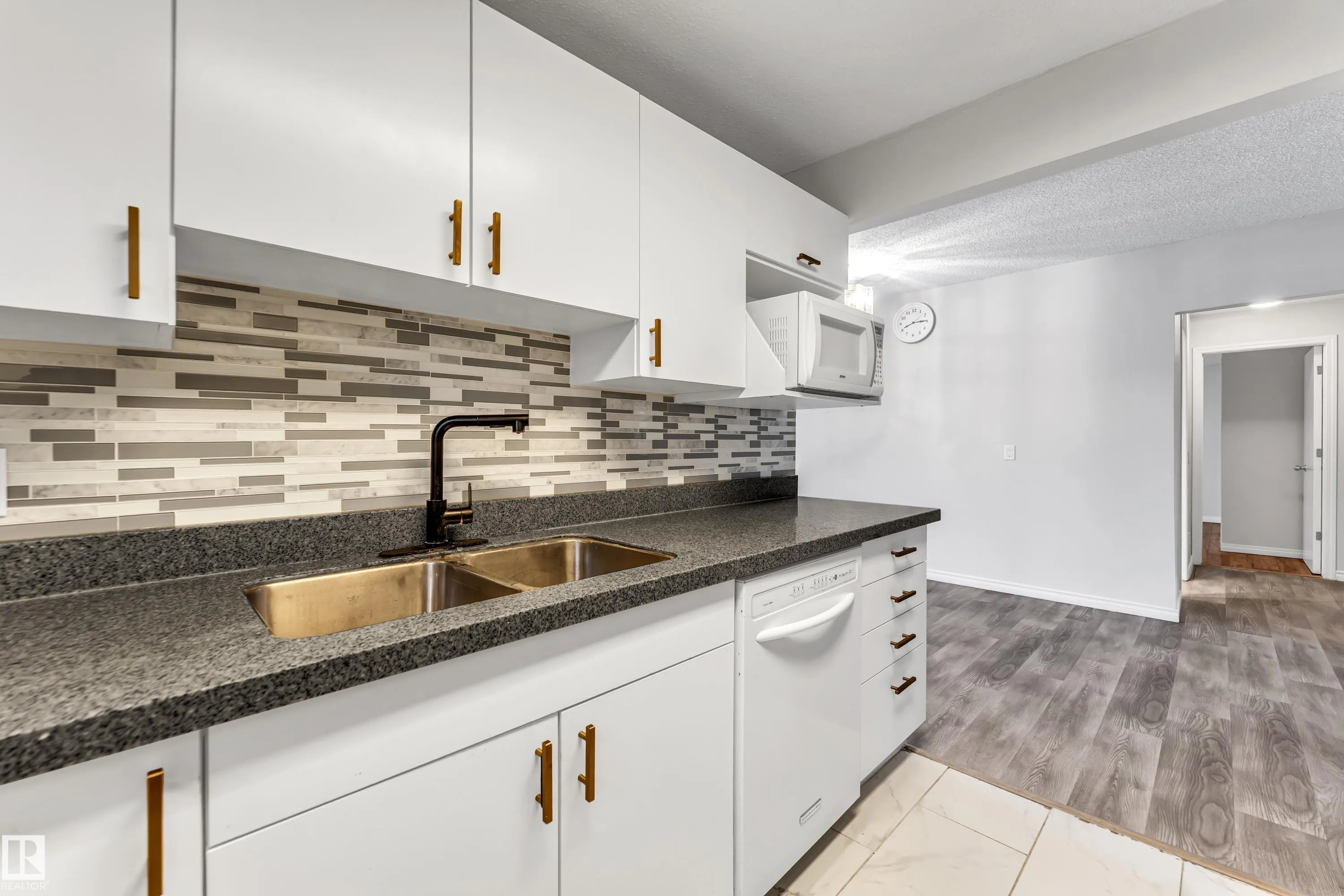 79 Garnet Cres