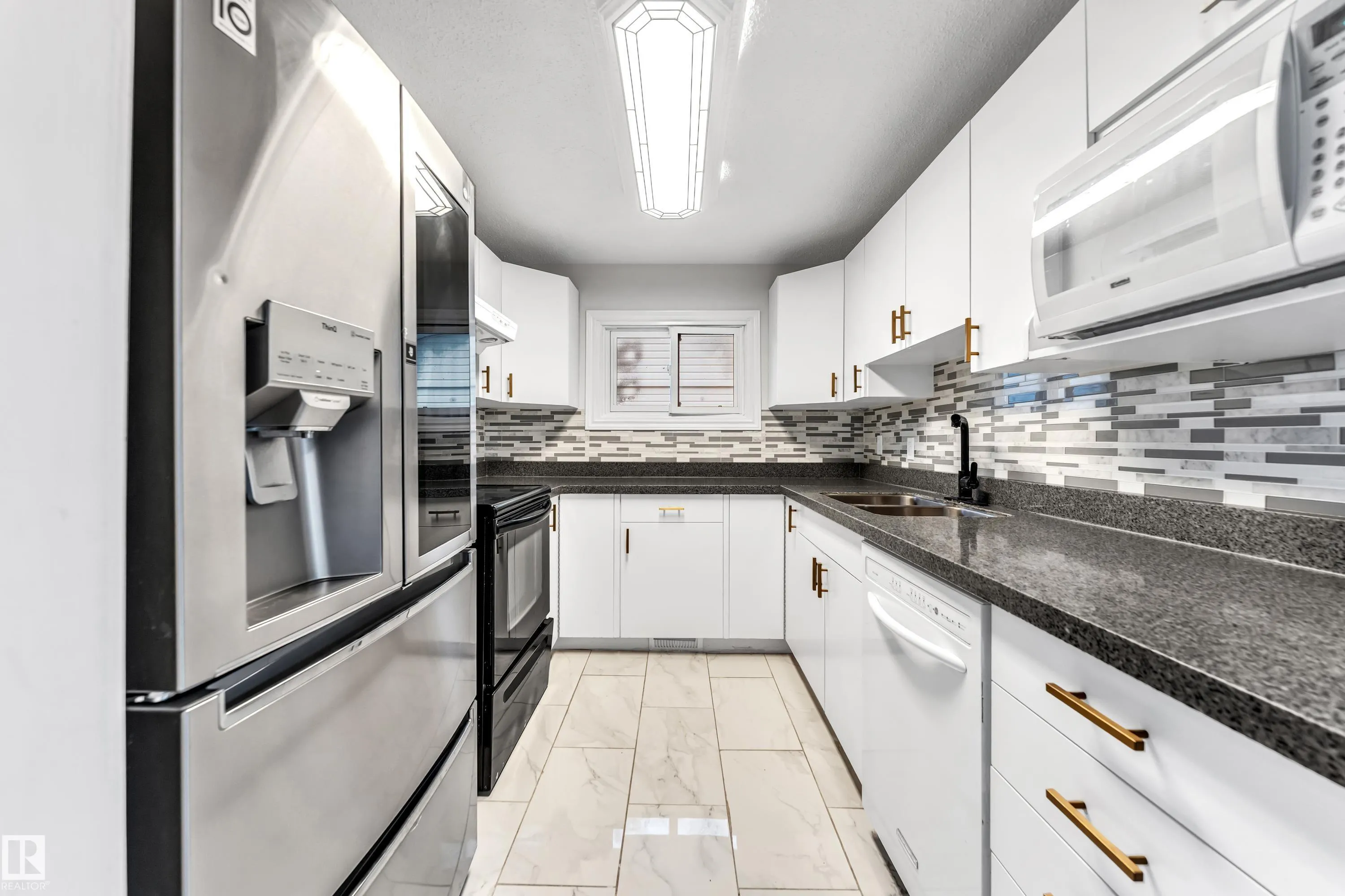 79 Garnet Cres