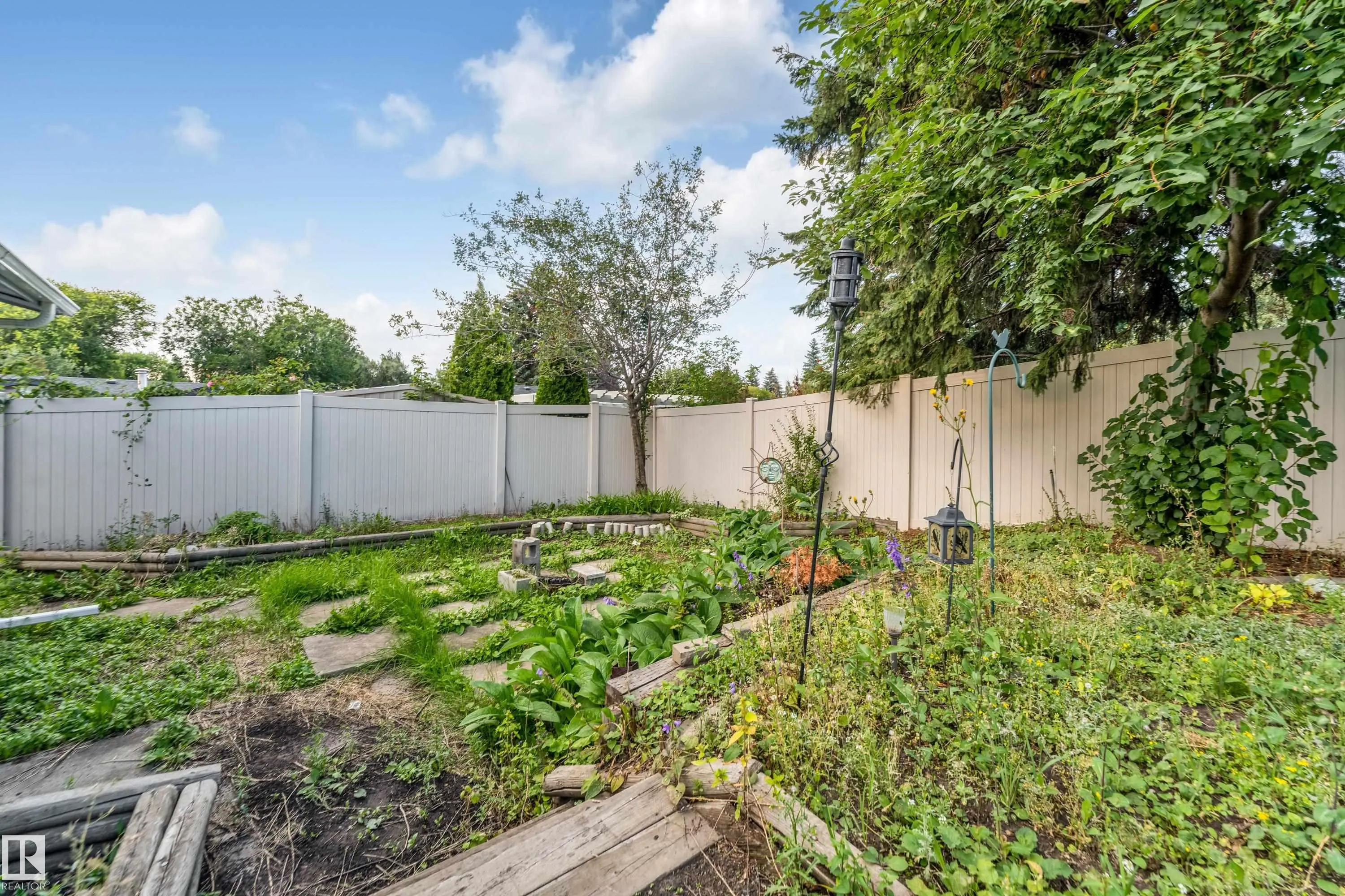79 Garnet Cres