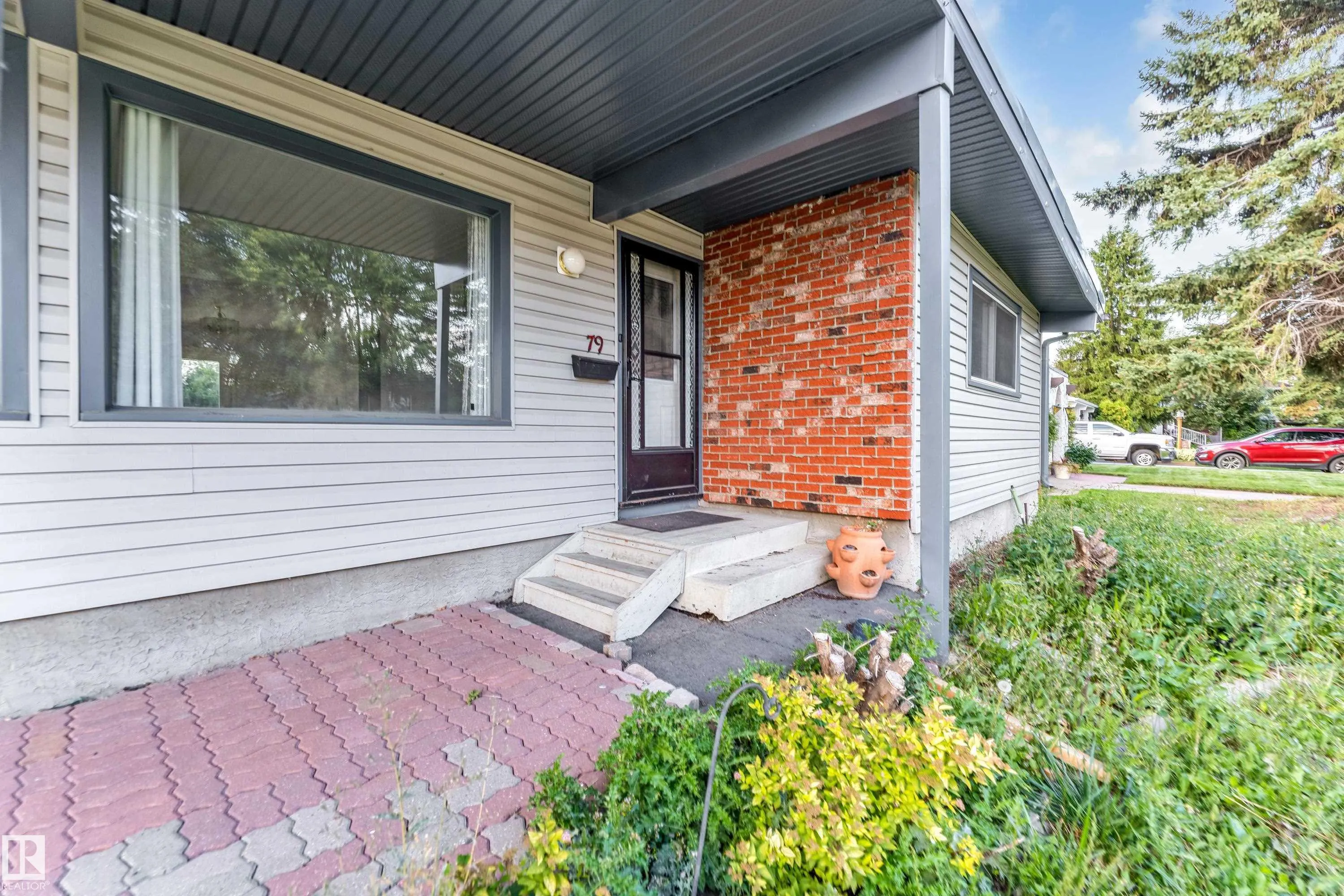 79 Garnet Cres