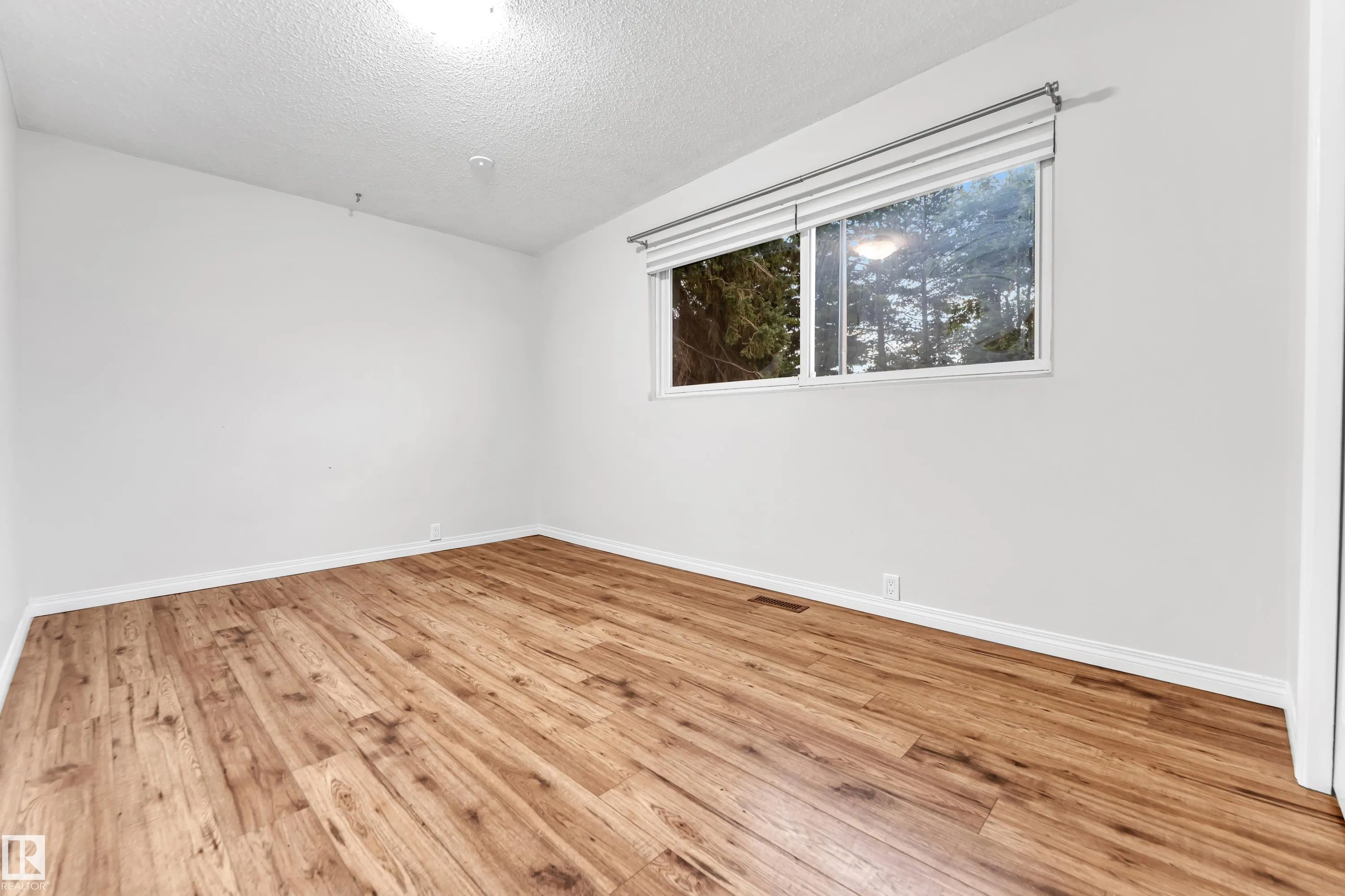 79 Garnet Cres